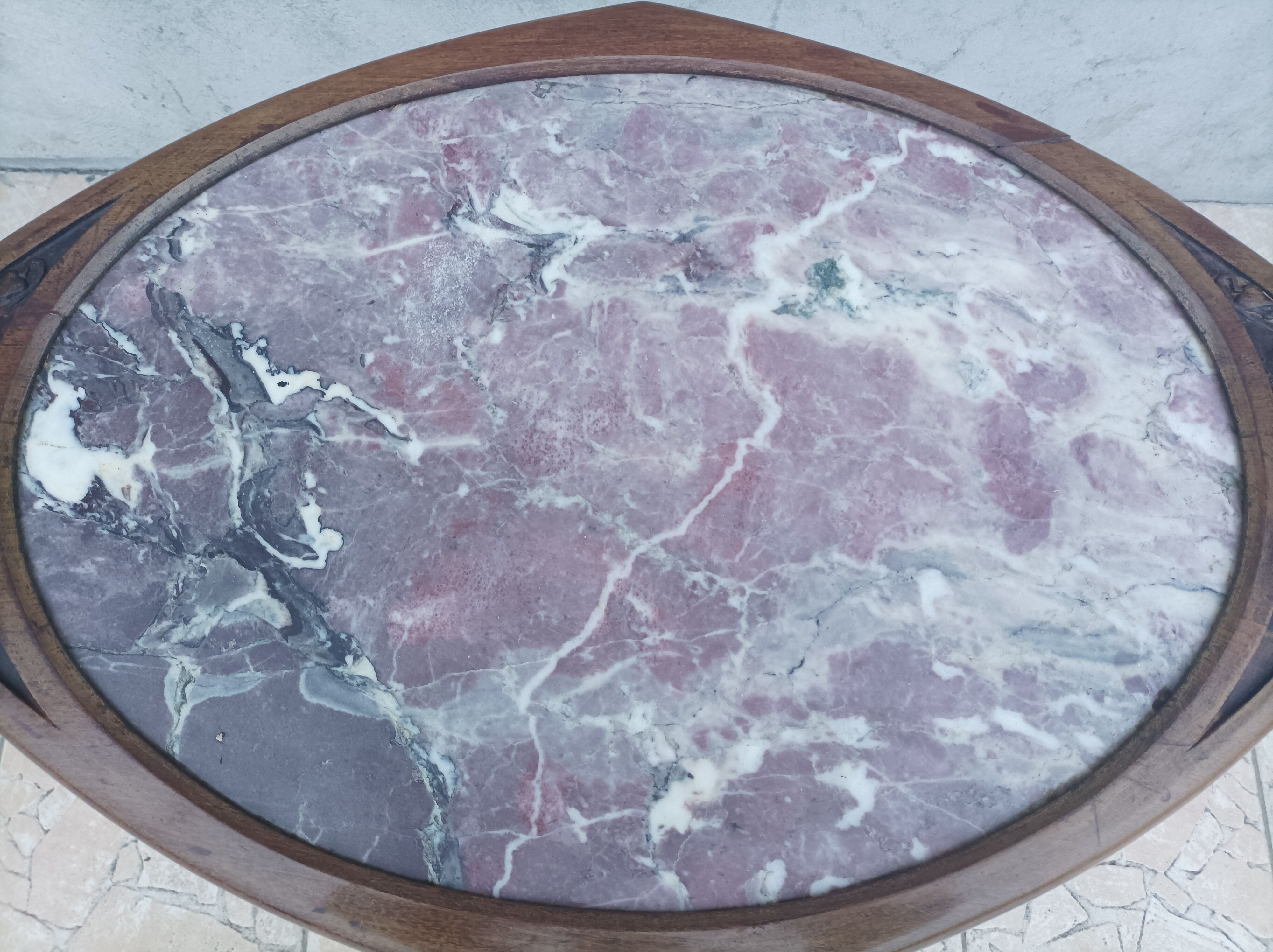 Table guéridon Art Nouveau en acajou et dessus en marbre