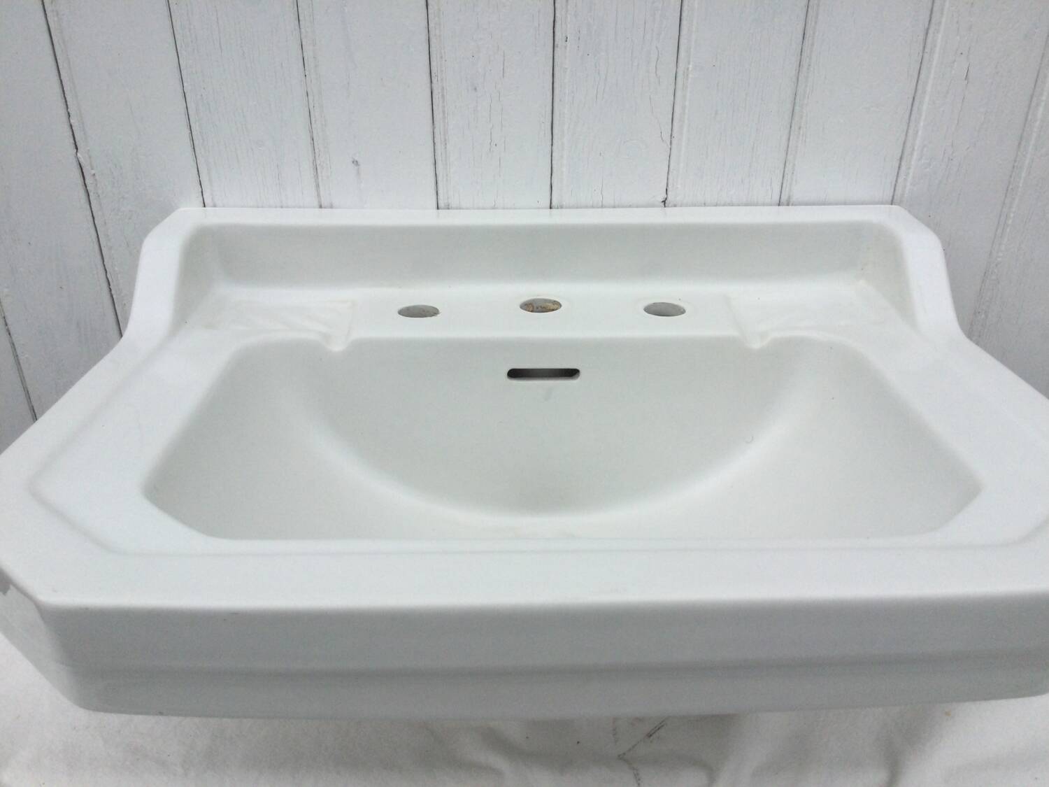 White ceramic washbasin, 1950