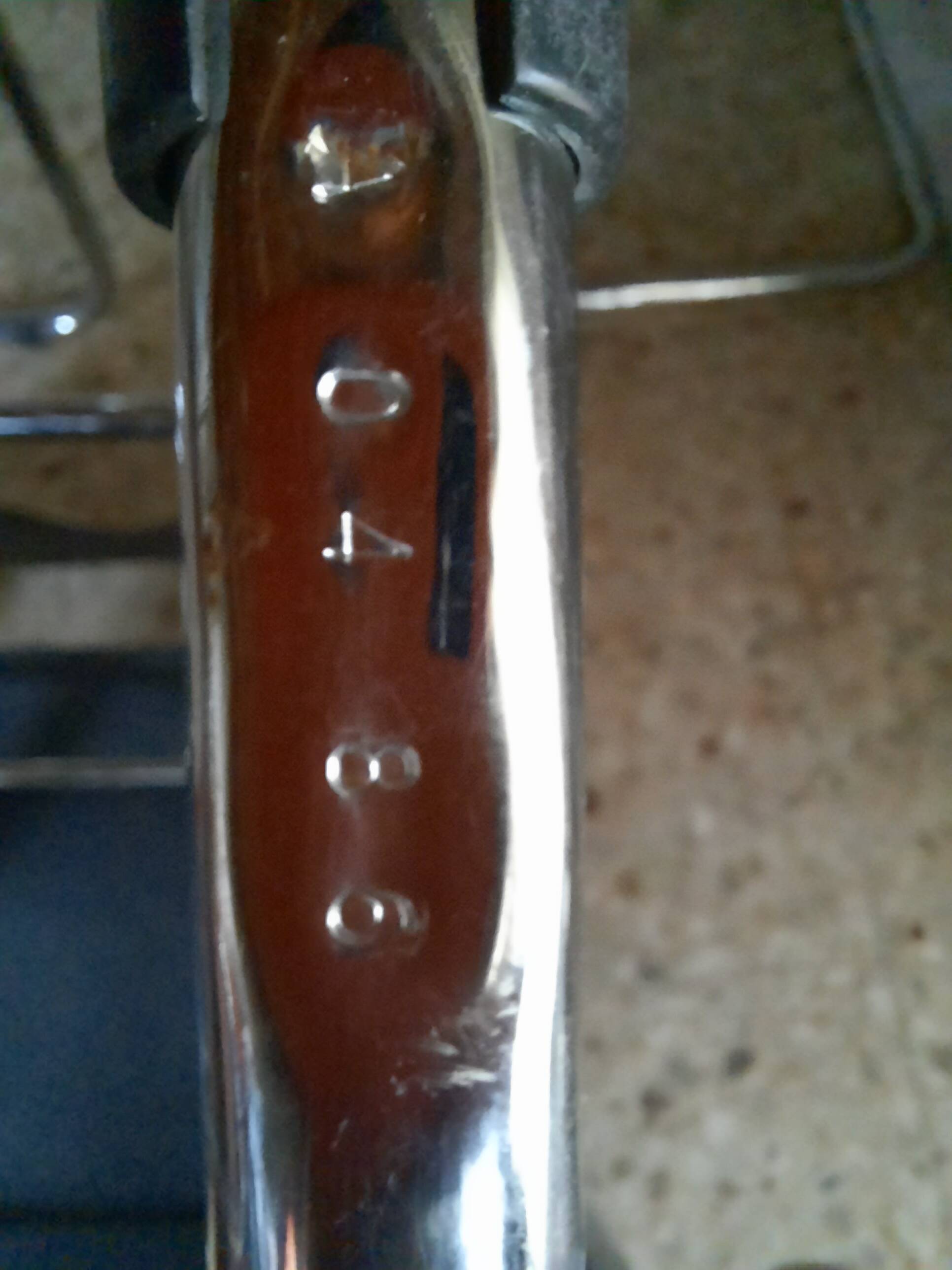 Paire de fauteuils cuir et chrome numérotés années 70