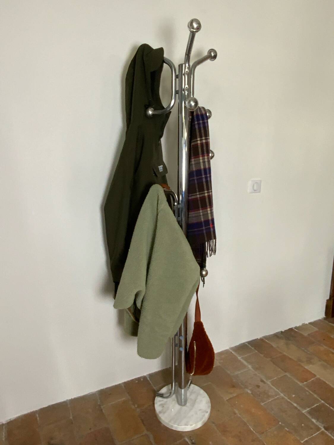 Freestanding coat rack