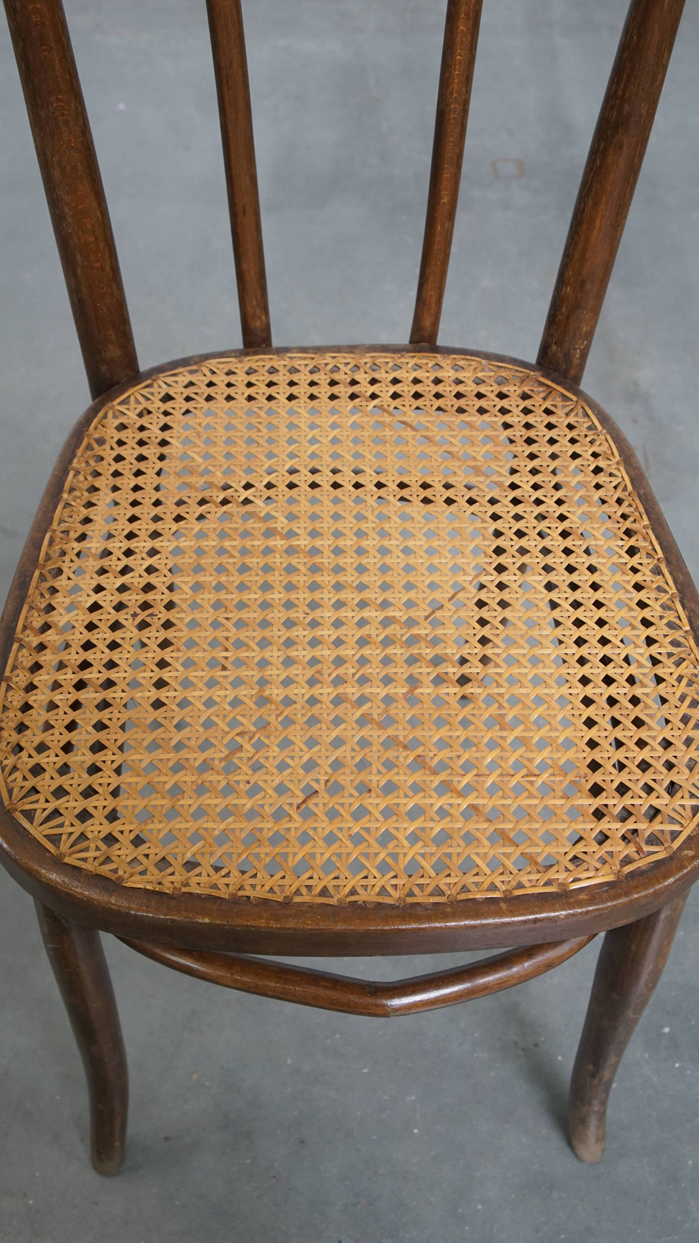 Chaise de bistrot avec assise en rotin tressé