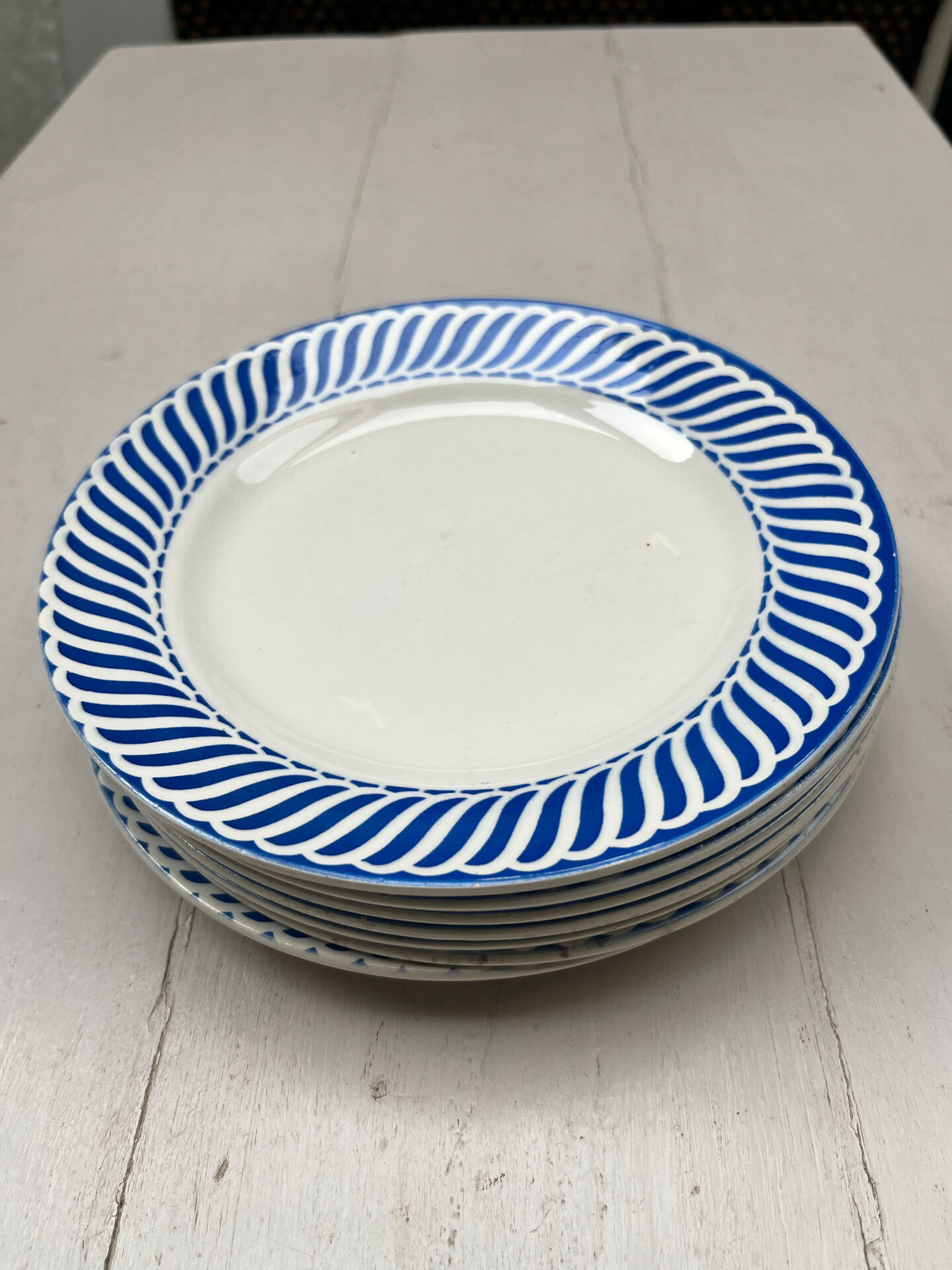 7 dessert plates