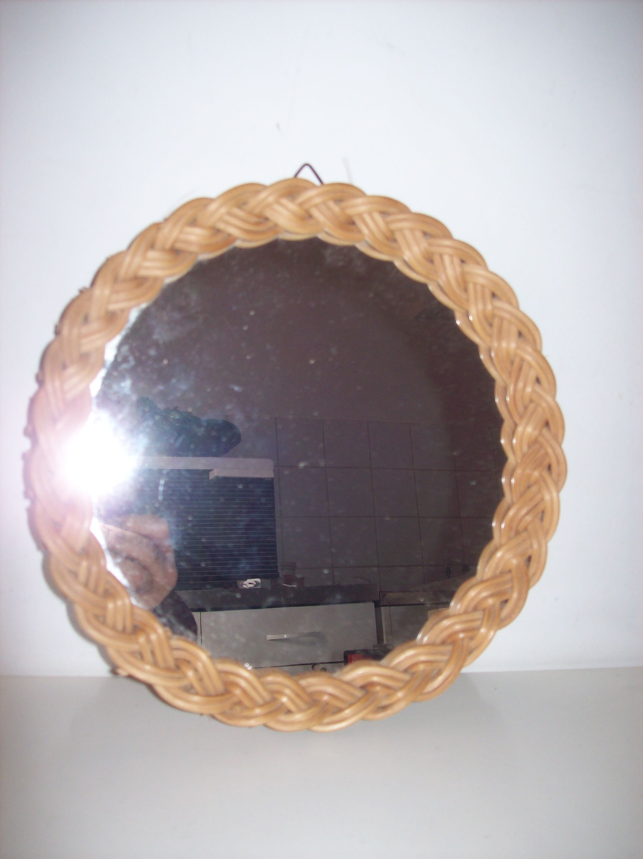 Wicker mirror in its juice