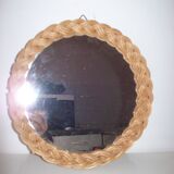 Wicker mirror in its juice