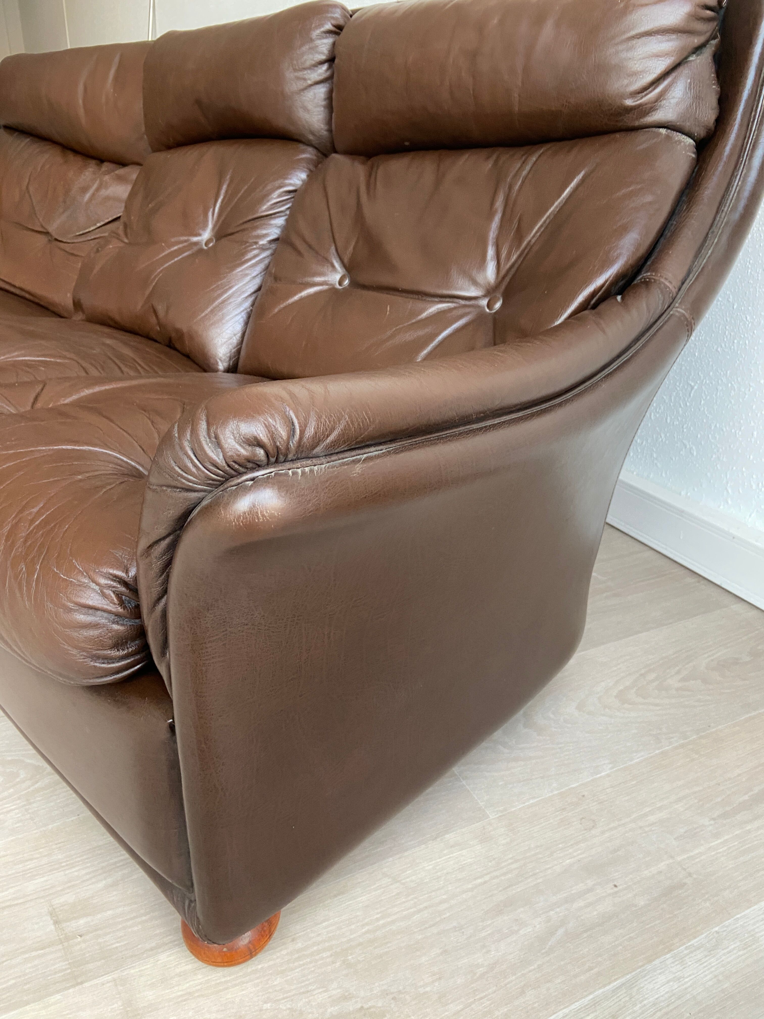 Vintage leather sofa Jacques Coulon 1960s