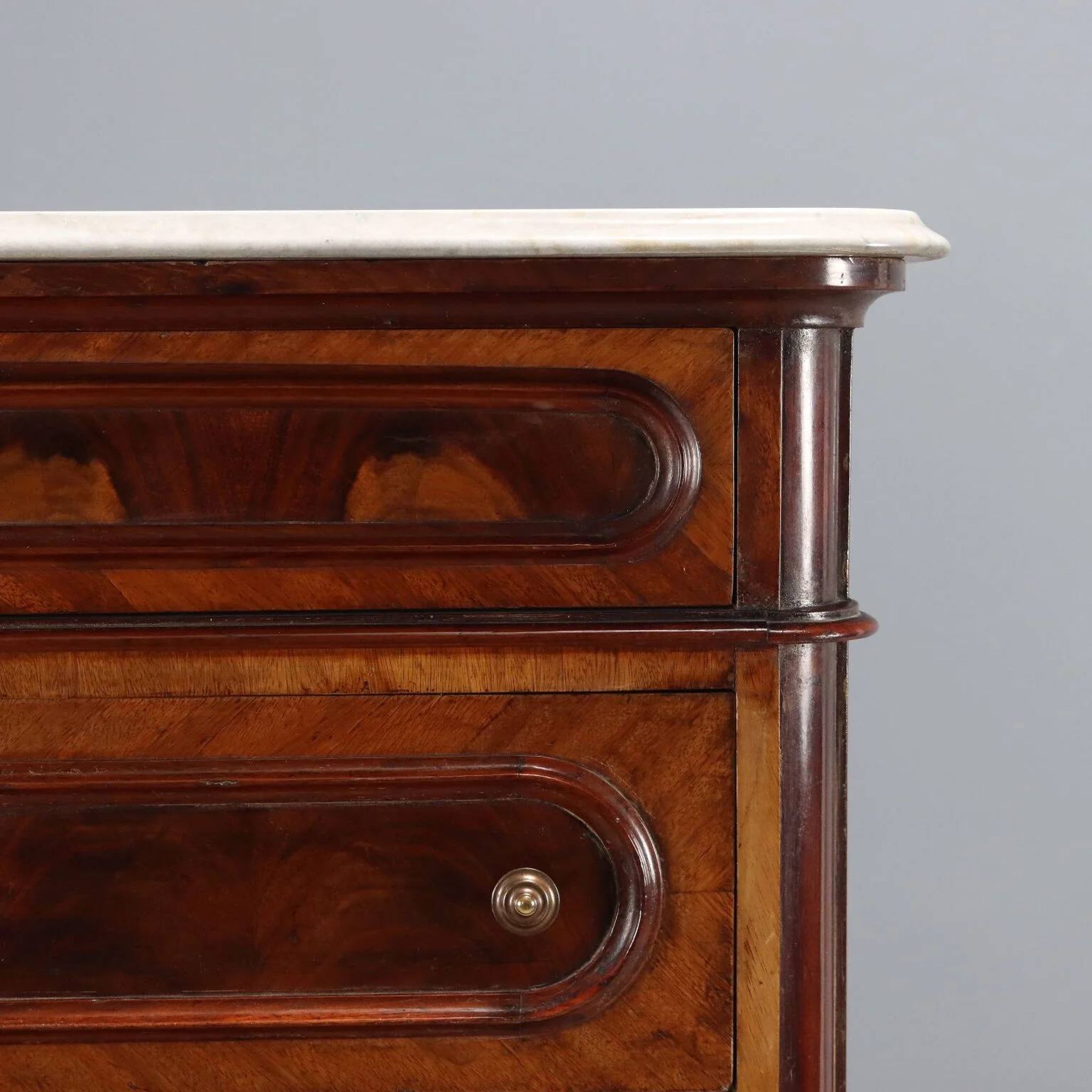 Antique chest of drawers in cherry and poplar, 19th century