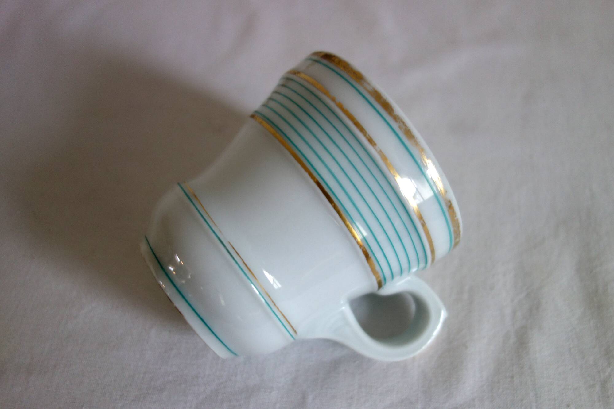 8 tasses brulot en porcelaine épaisse, fin XIXème