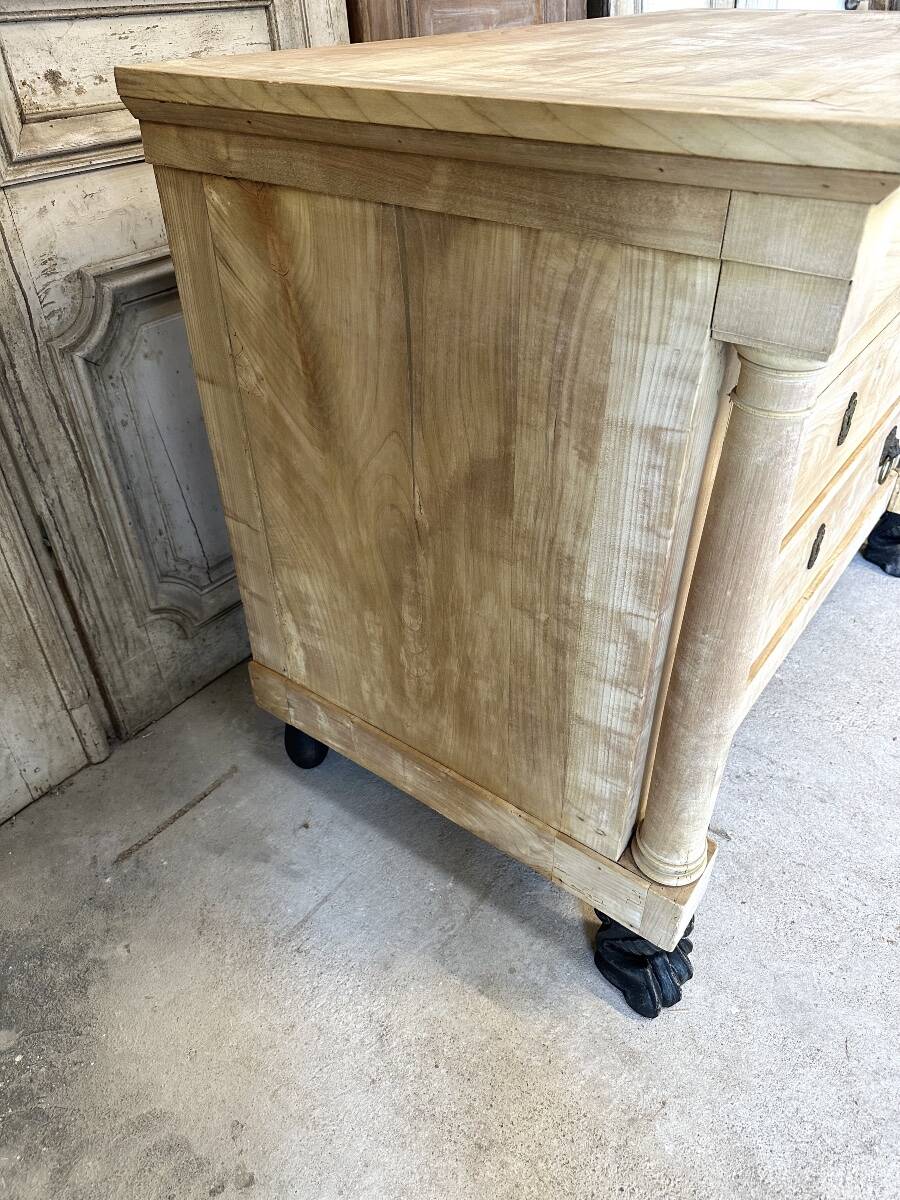 Commode returned from Egypt, bleached around 1800.