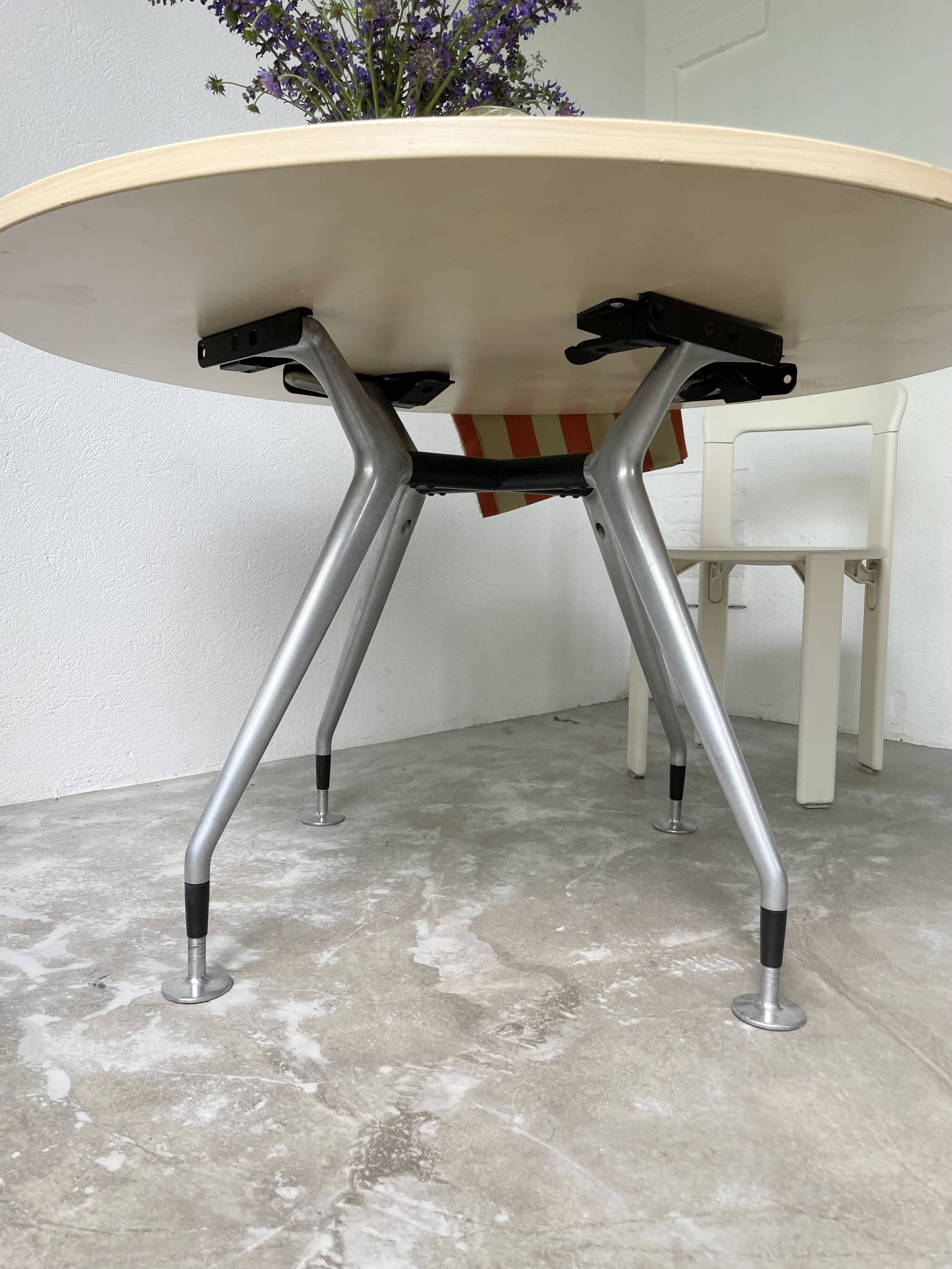 Tecno Nomos Round Table Brushed Metal