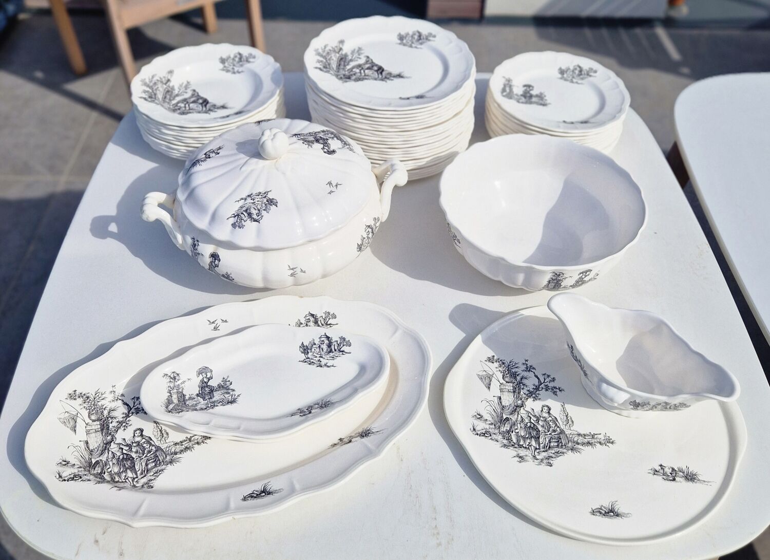 Salins earthenware table service model Chantal, 55 pieces.