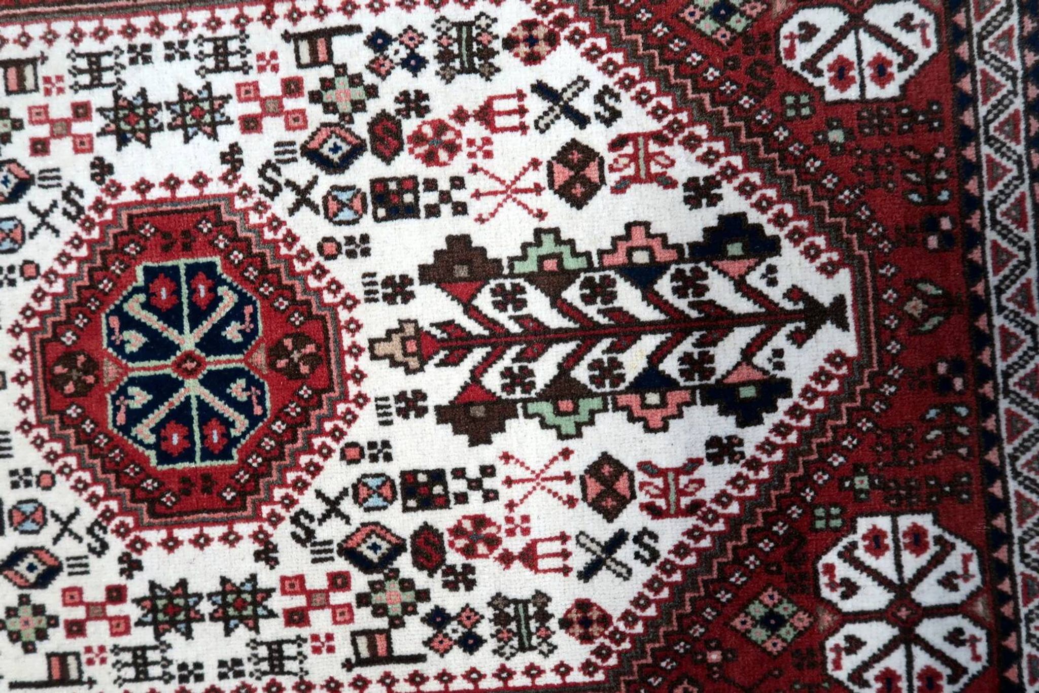 Handmade vintage Persian Gashkai rug 62cm x 105cm, 1960s