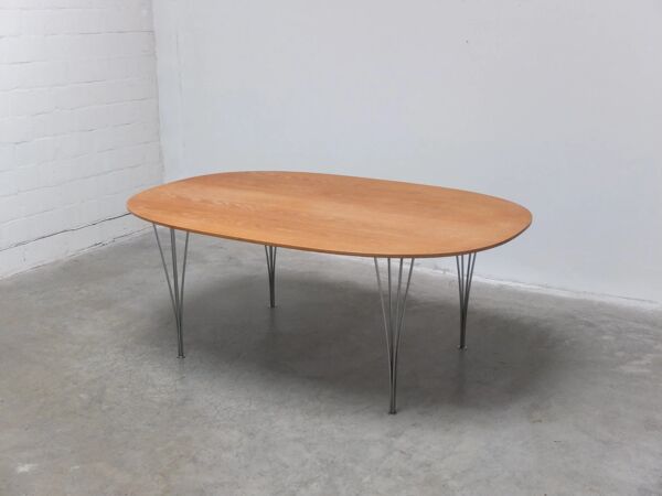 Table « Super-elliptique » en chêne par Piet Hein et Bruno Mathsson pour Fritz Hansen, 1968
