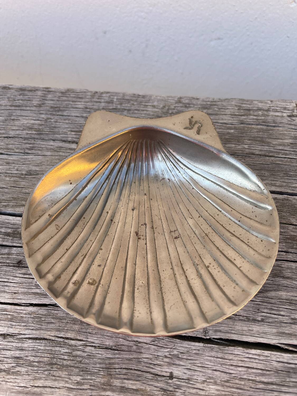 Silver-plated metal shell bowl