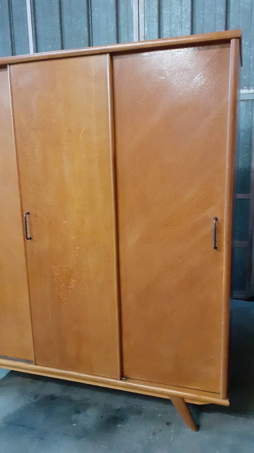 Compass feet cabinet