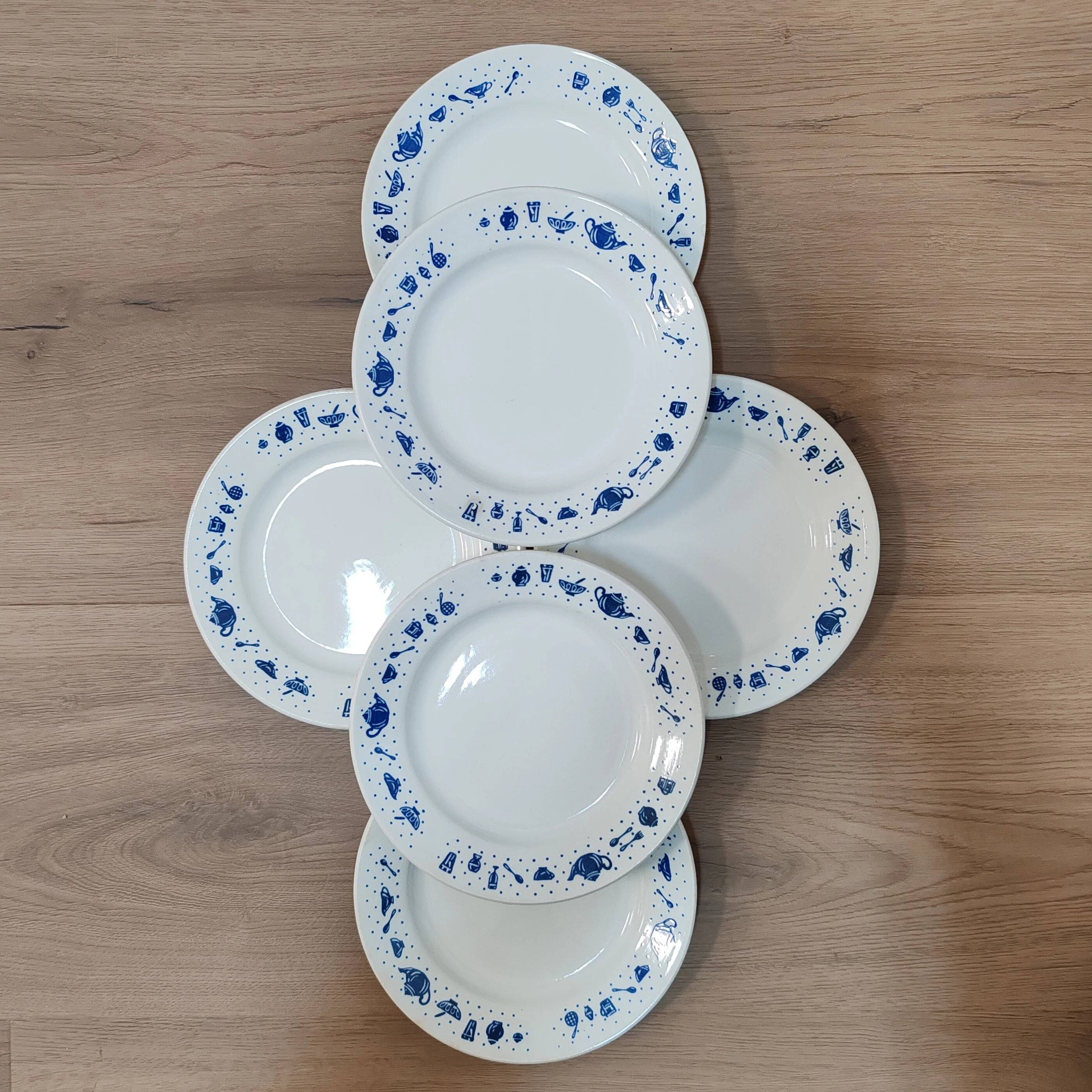 Set of dessert plates