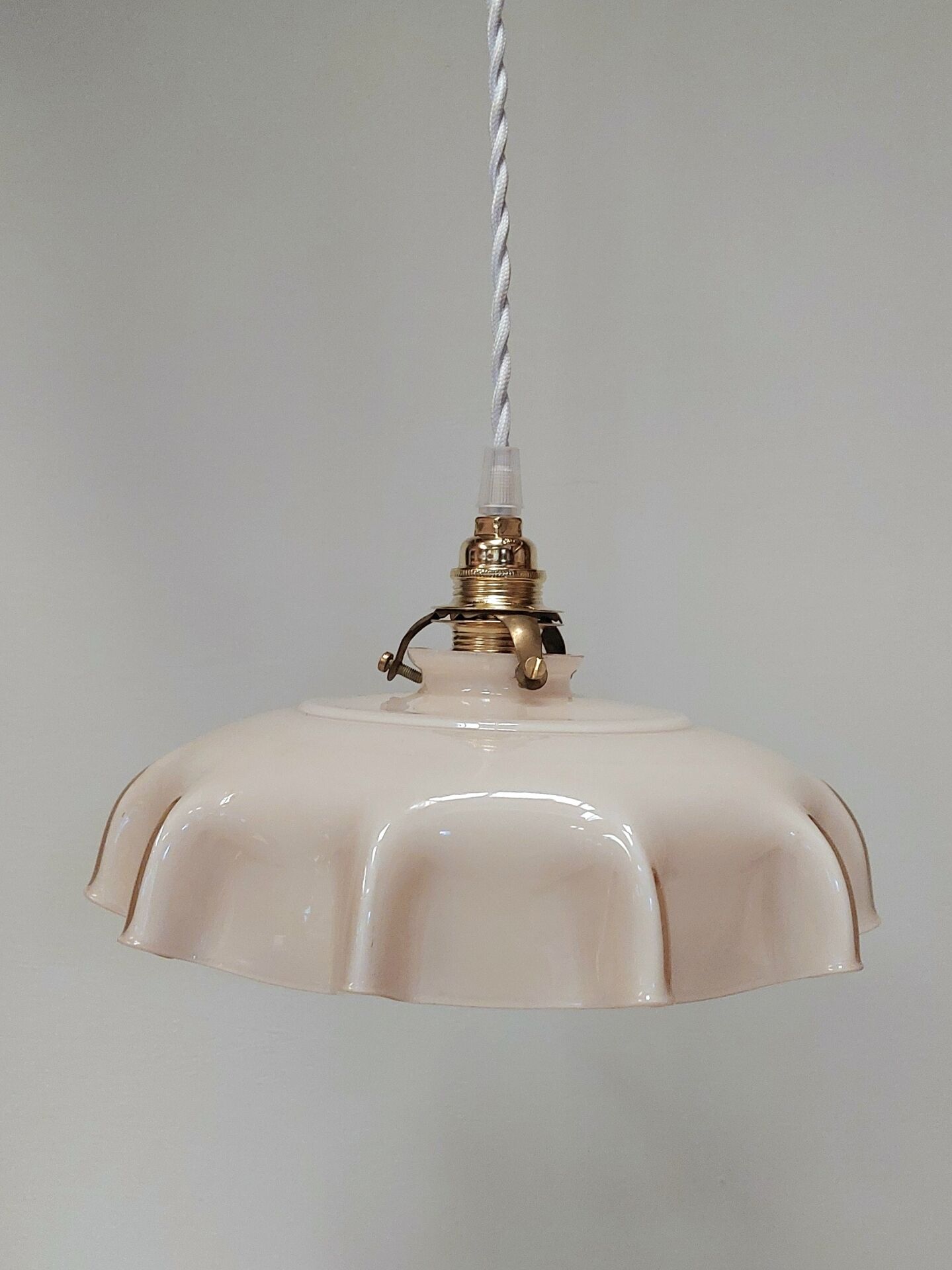 Suspension antique lampshade in pink opaline