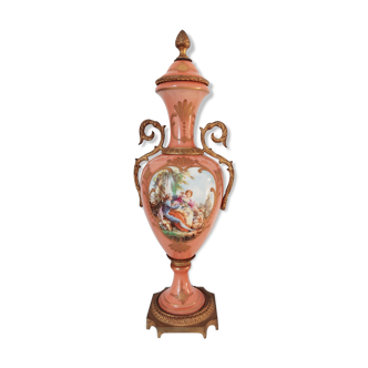 Decorative vase with gallant stage and brass frame