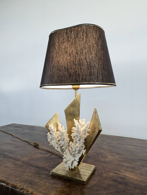 Lampe en laiton et corail de Christian Nowaczyk et Daniel Chassin