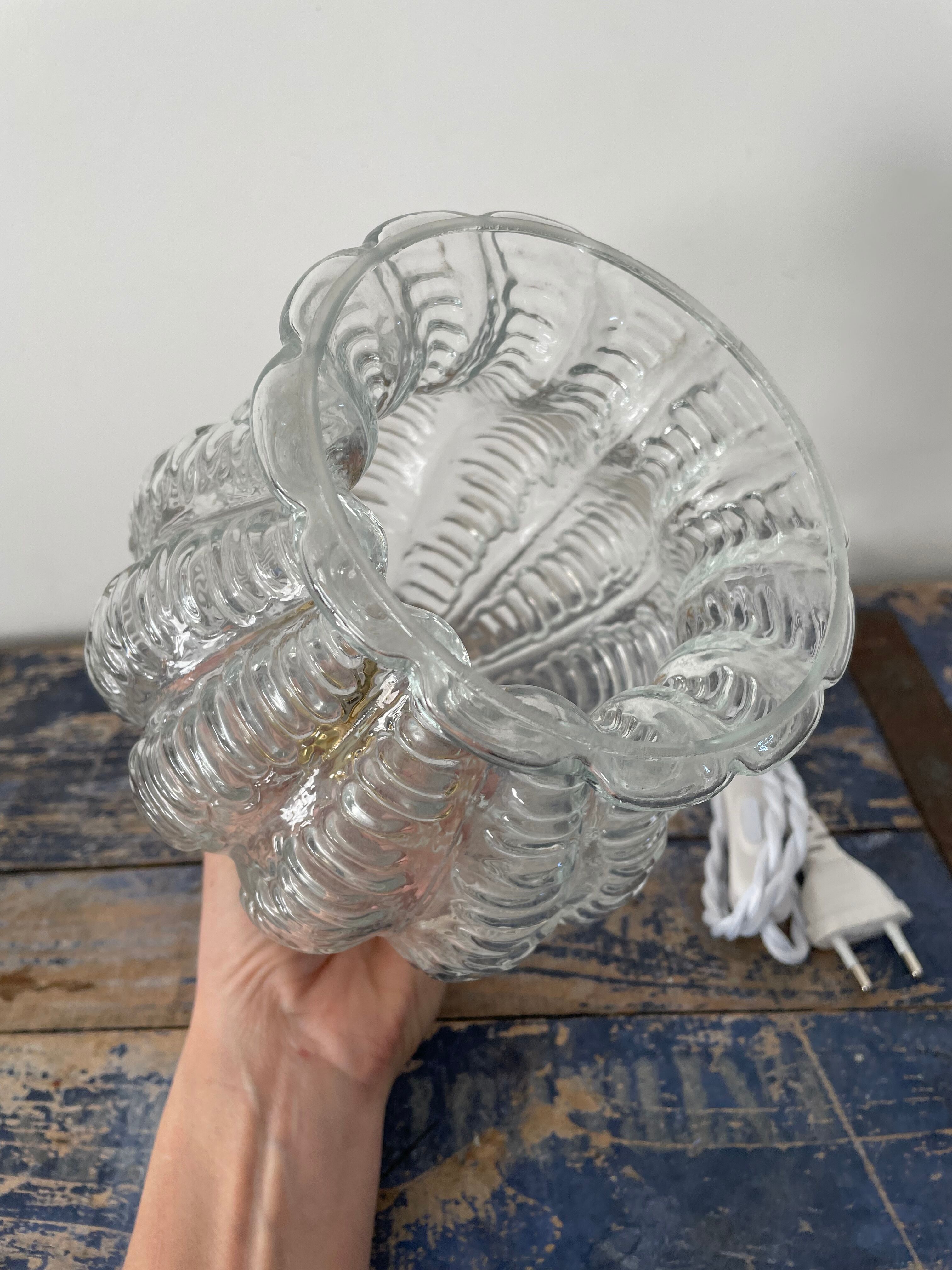 Vintage portable lamp in electrified chiseled glass to nine