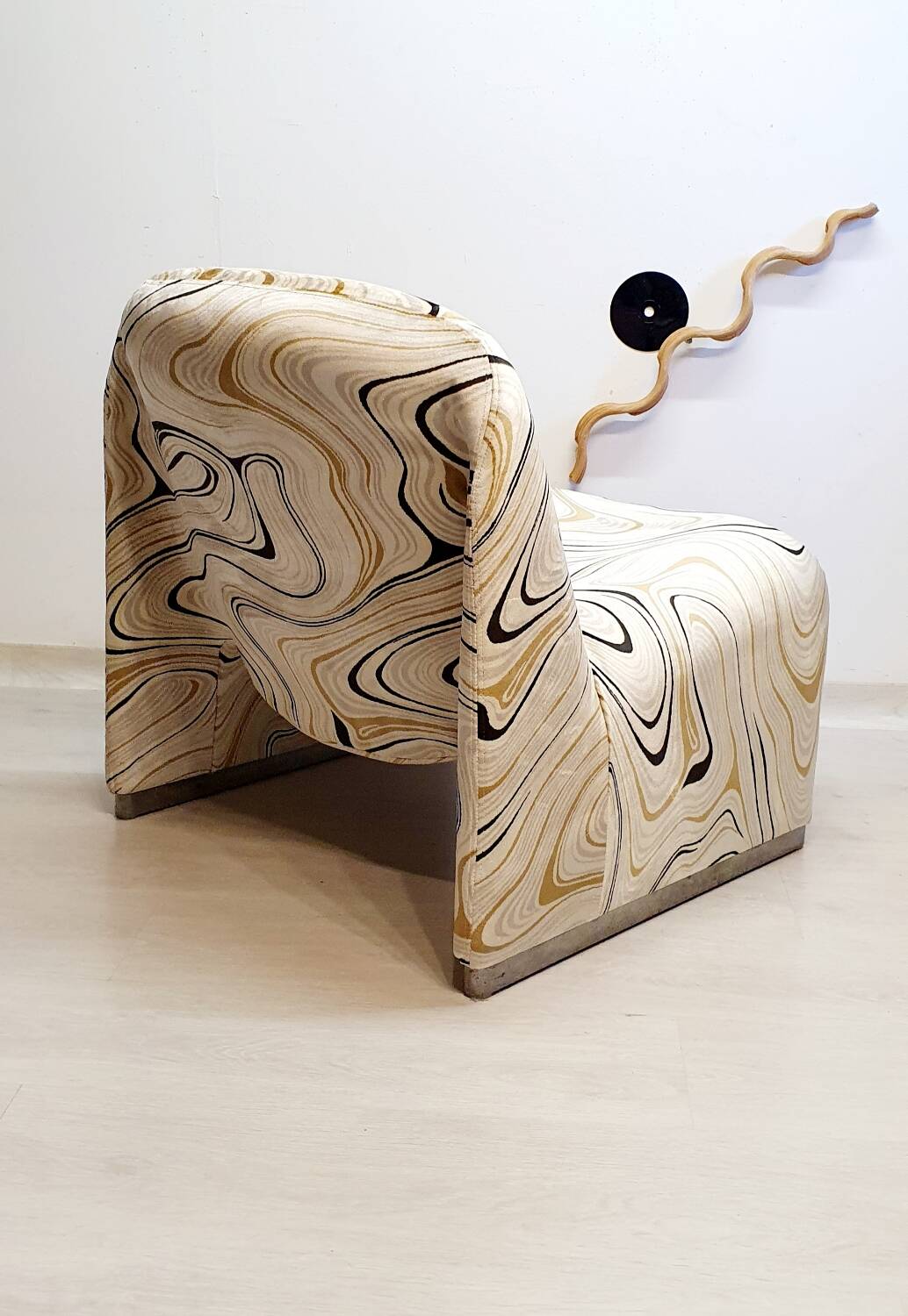 Alky armchair