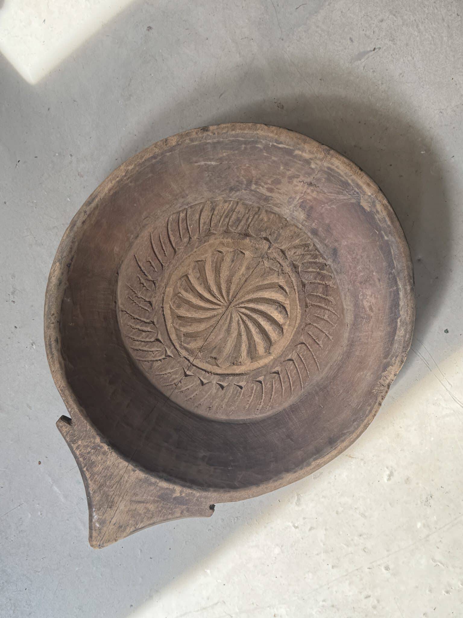 Ancient Indian plateau carved from solid wood "Whirlwind"