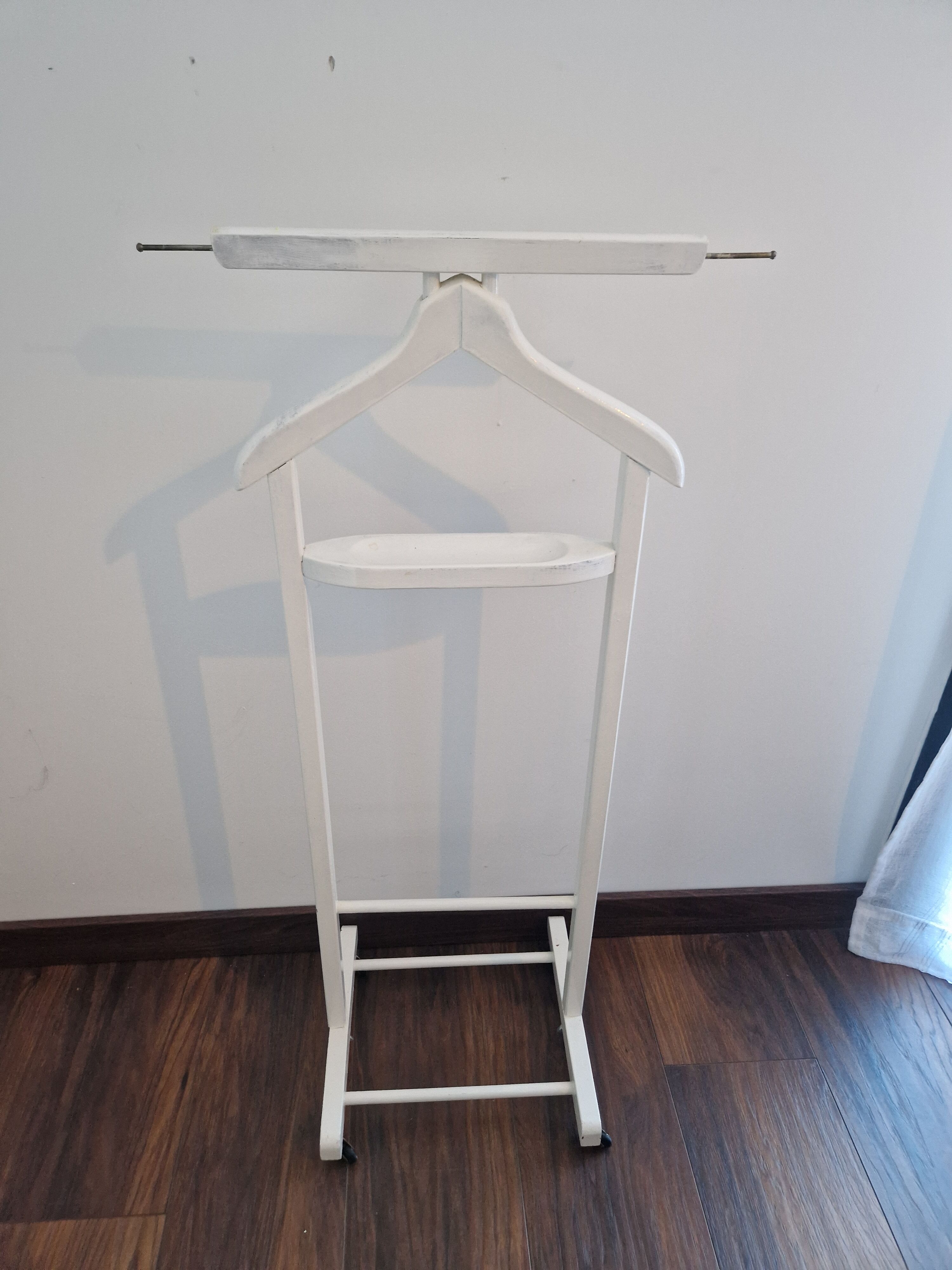 Shabby chic wooden valet