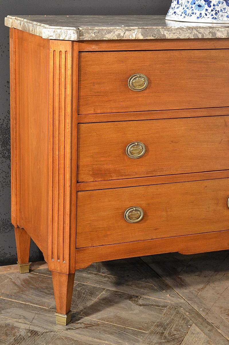 Commode de style Louis XVI