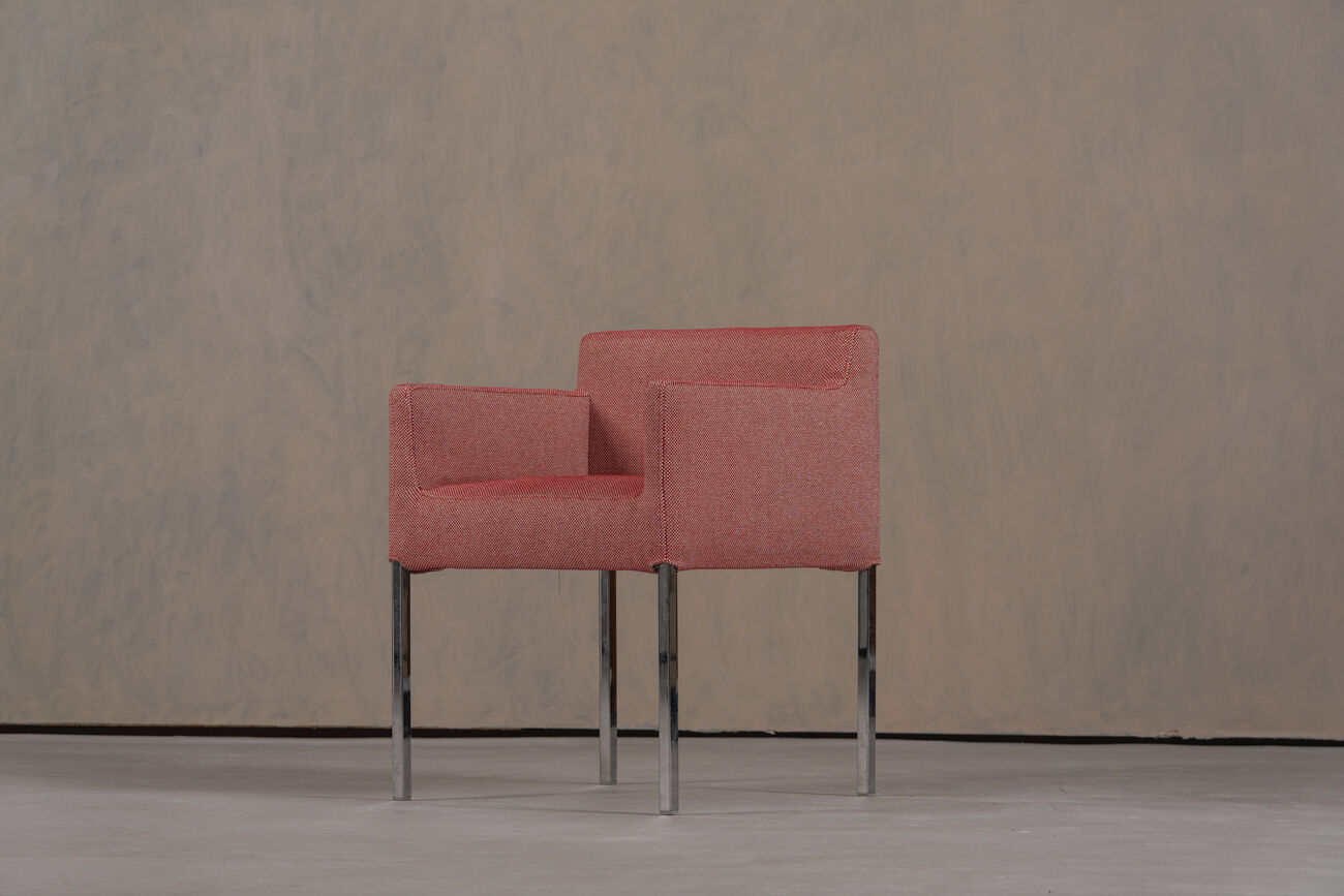 2 fauteuils Ligne Roset en tissu rose, France années 2000