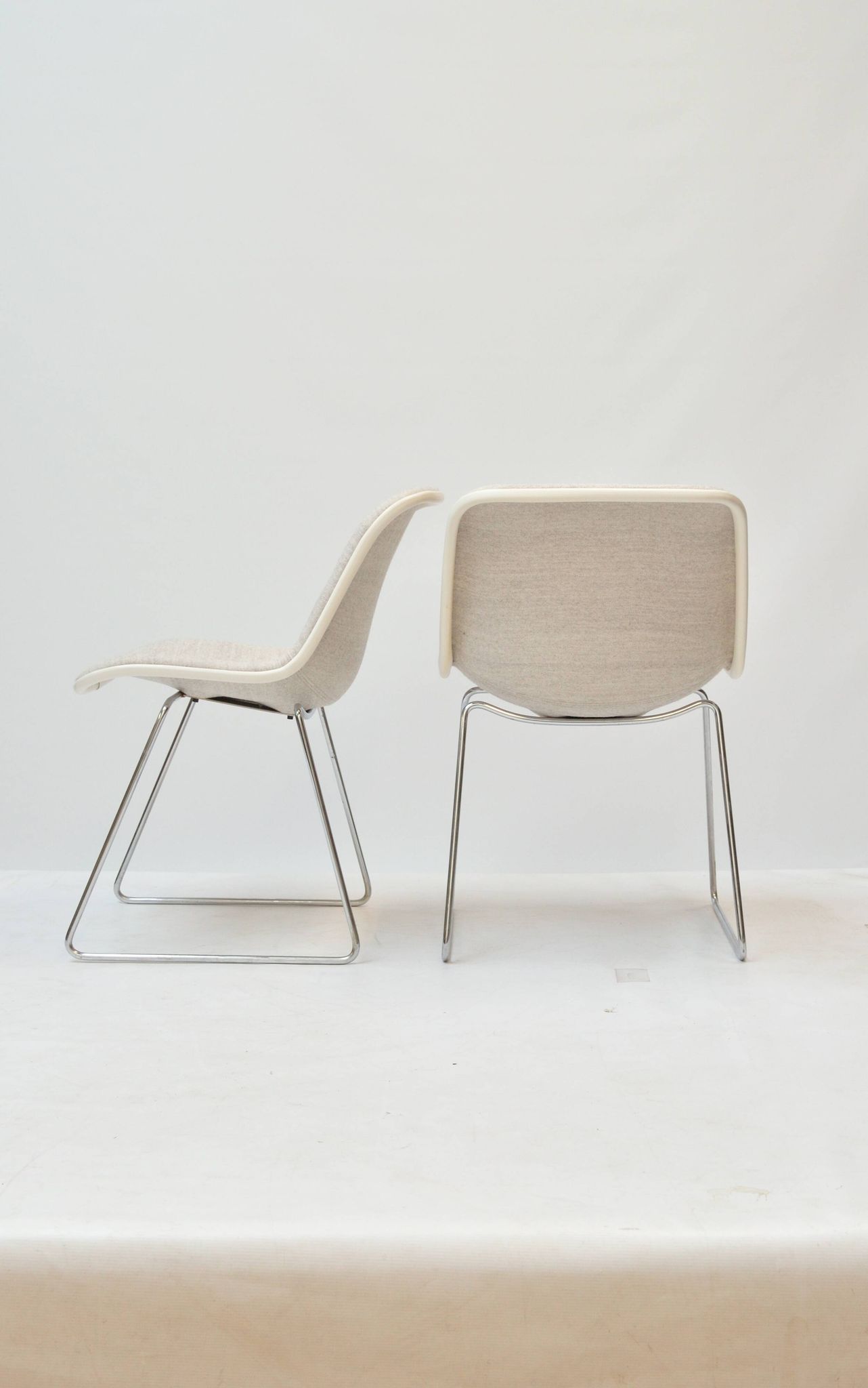 Set of 4 Spirit dining chairs by Hajime Oonishi for Houtoku/Artifort, 1970s.