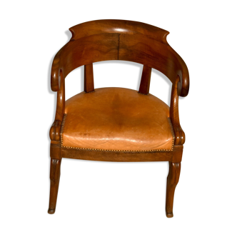 Old leather office chair And solid wood