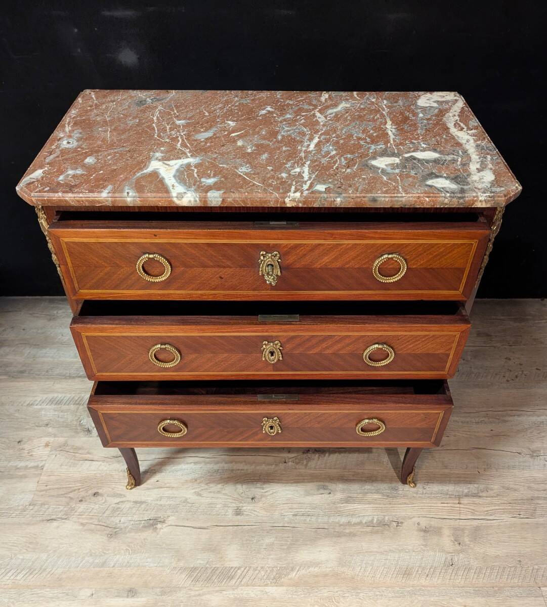 Commode Louis XV en bois de rose avec marbre