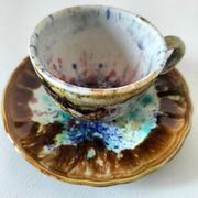Tasses et soucoupes Morvan en céramique émaillée polychrome