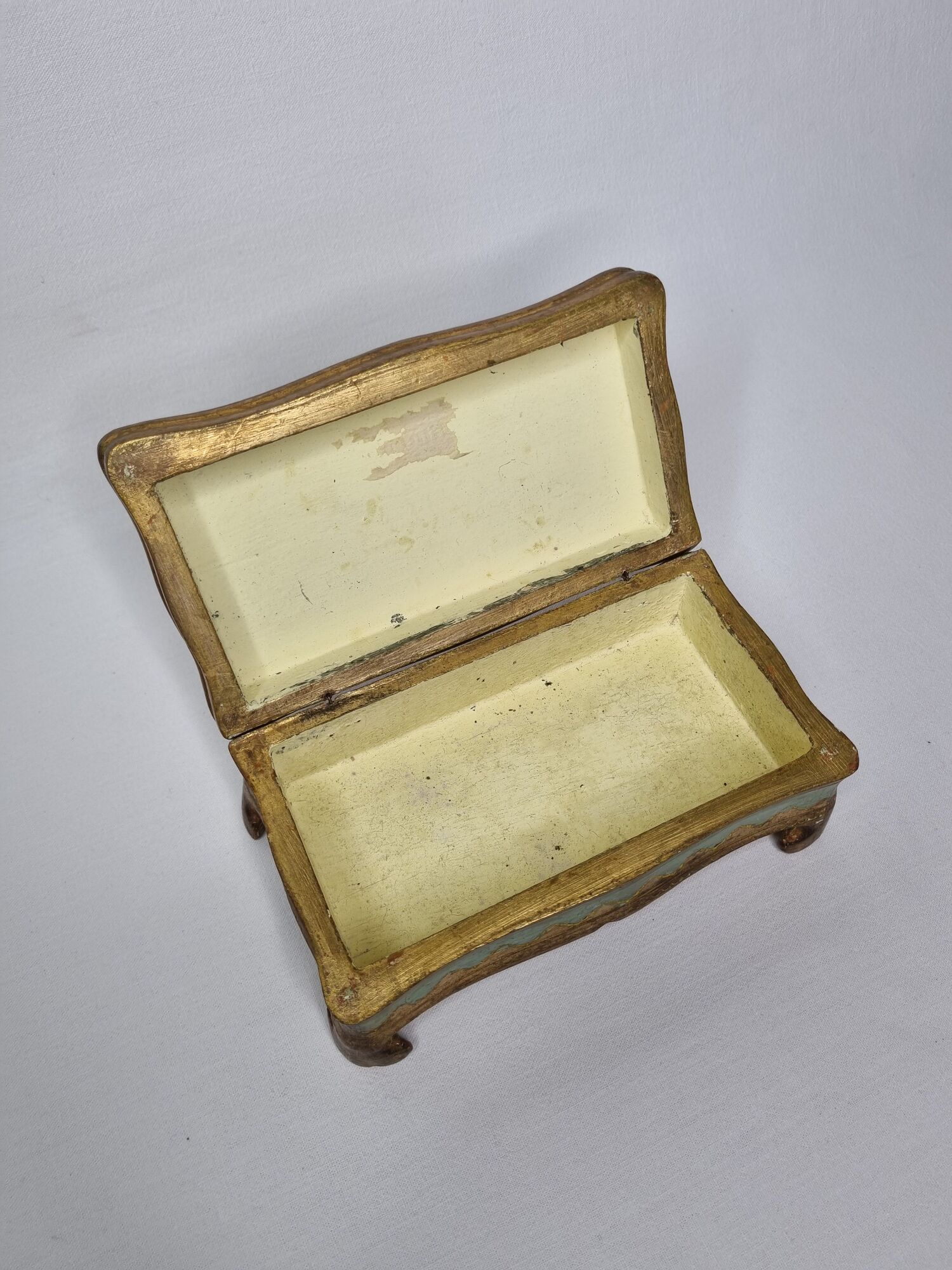 Florentine jewelry box, on gilded wooden feet made in Italy