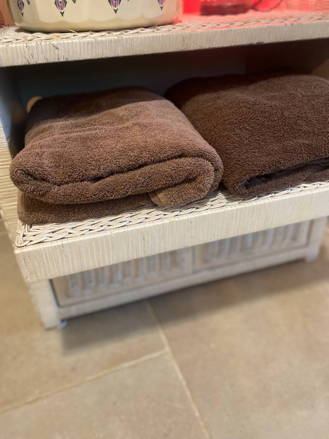 Meuble vintage en osier blanc