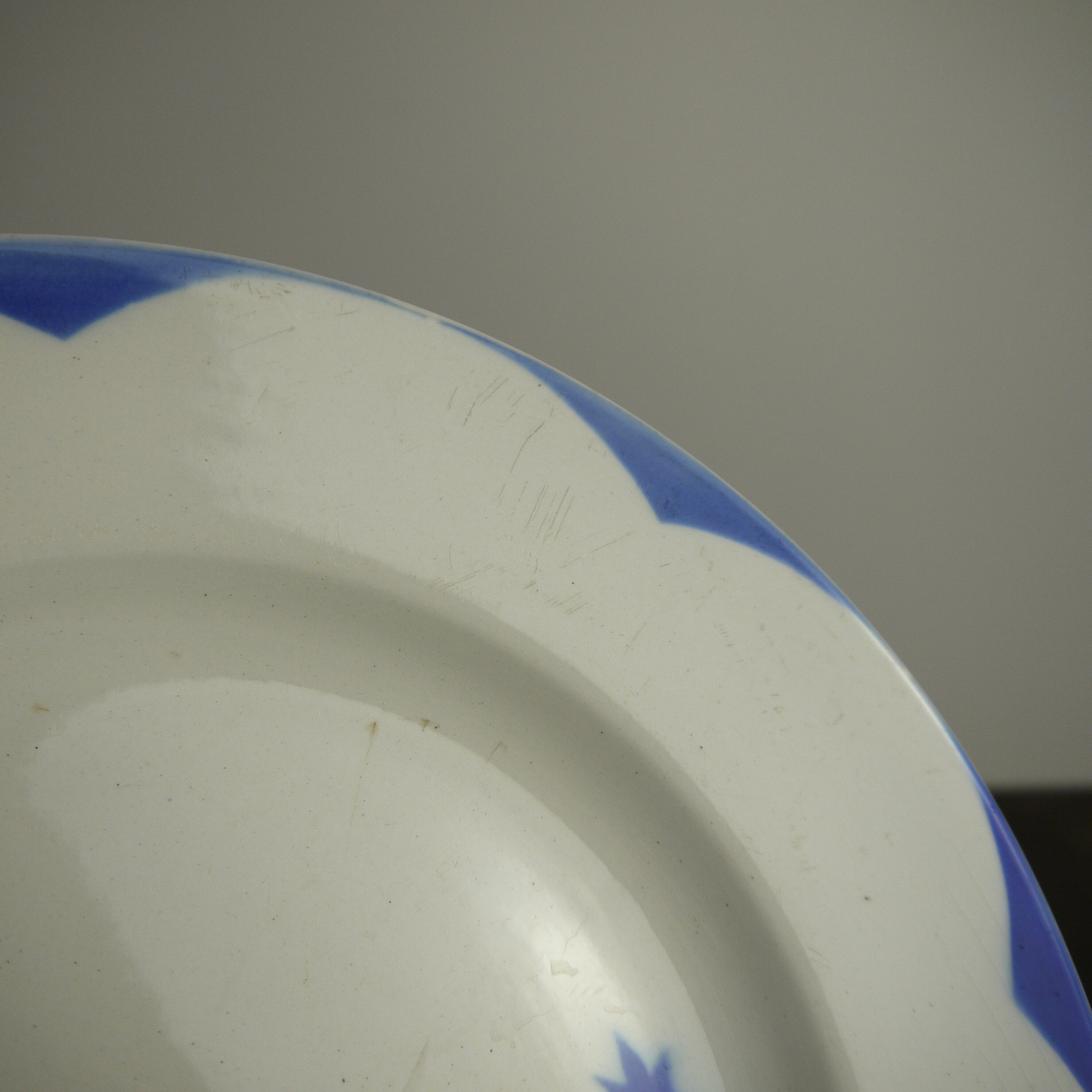 Plat en faience Digoin Corsica