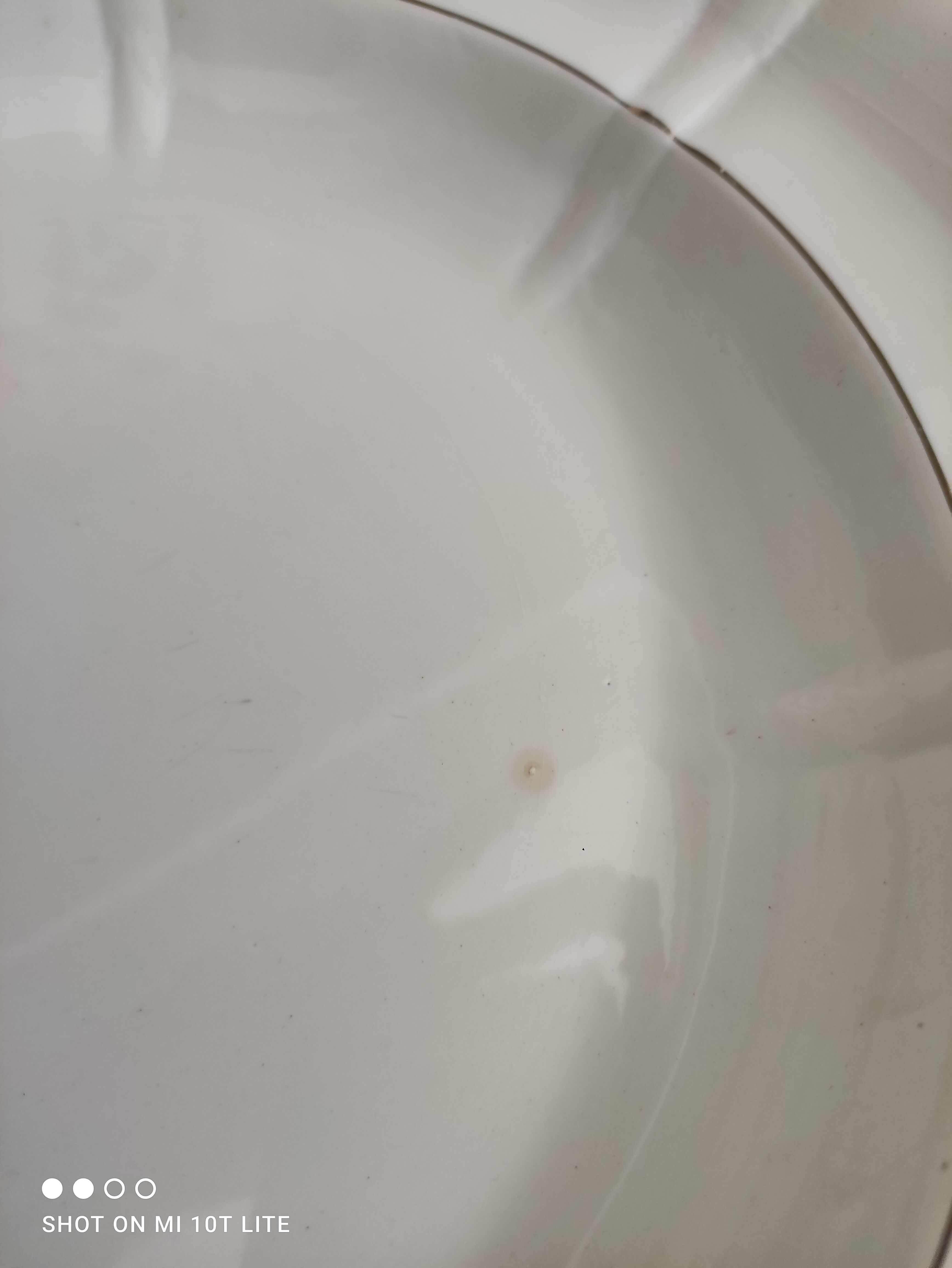 Niderviller hollow round dish in white earthenware bordered gold