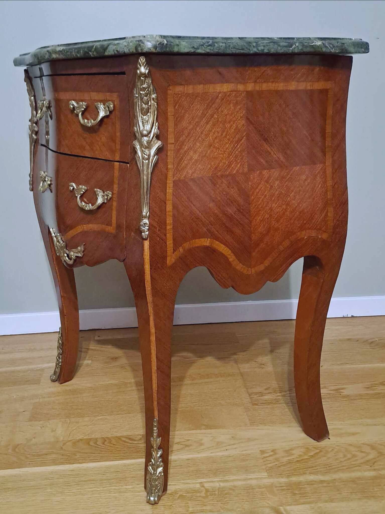 Marquetry chest of drawers