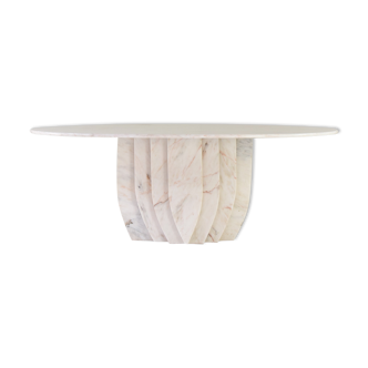 Mid century modern oval dining table in marble from Italy, 1980’s.