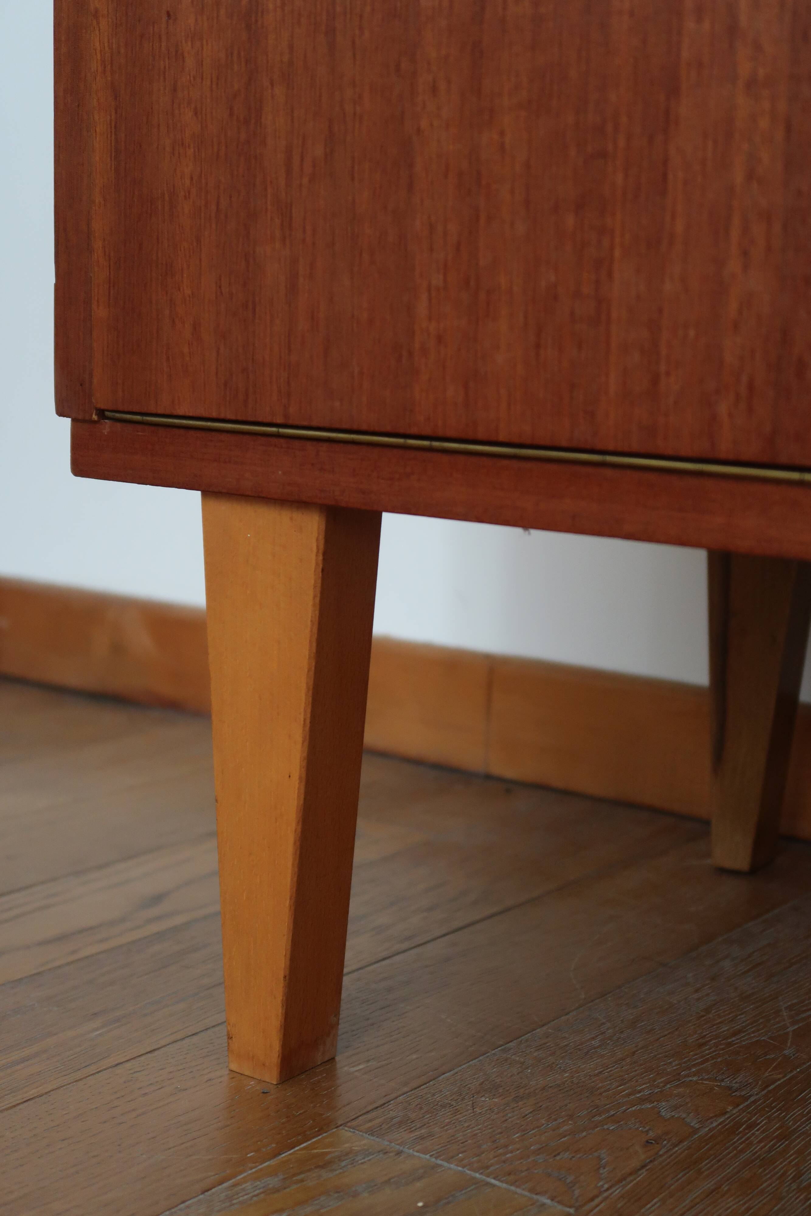 Small Scandinavian row