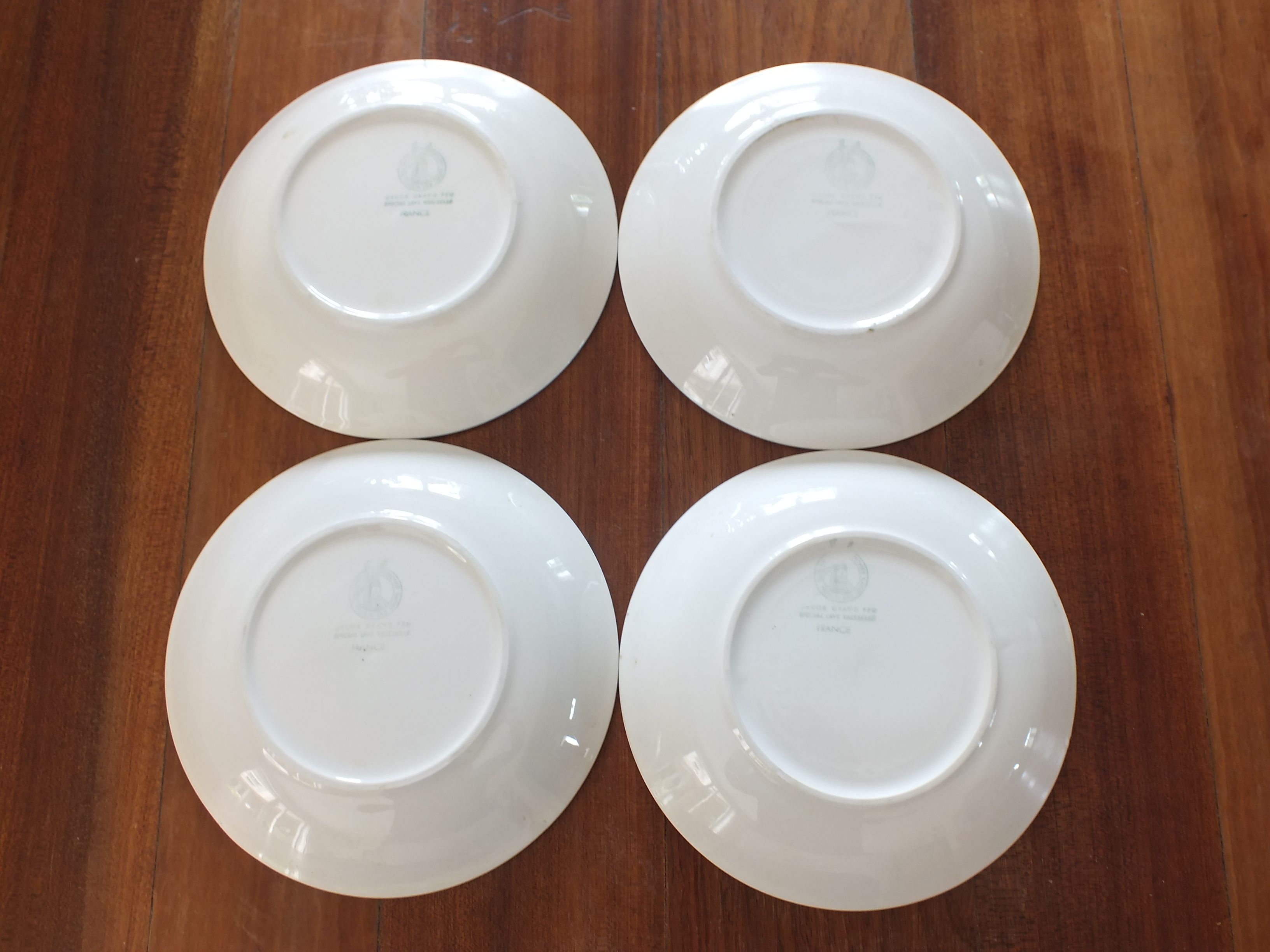 4 Semi-hollow plates with green and yellow checks, Moulin des Loups tea towel