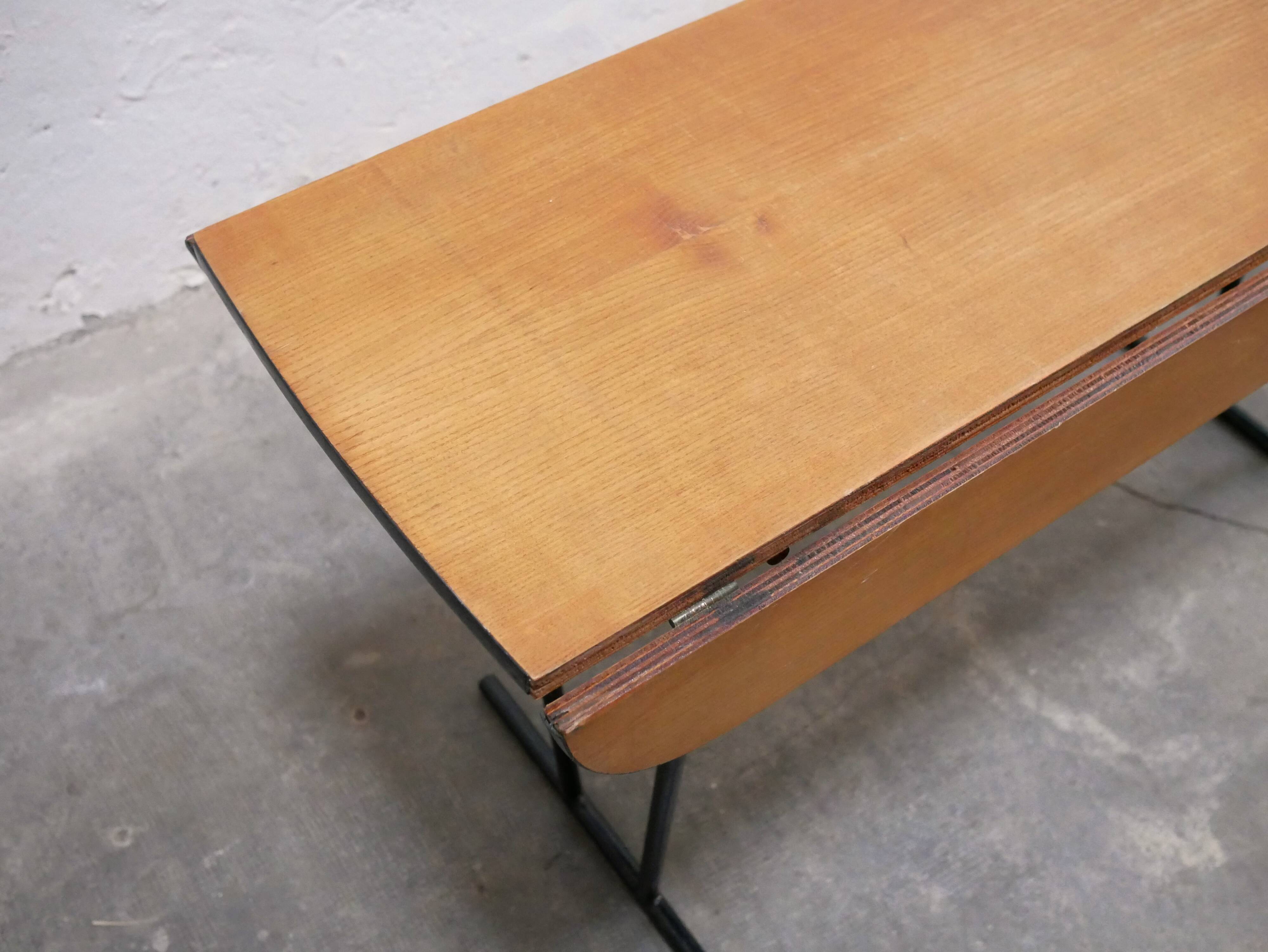 Table pliante vintage en bois et métal