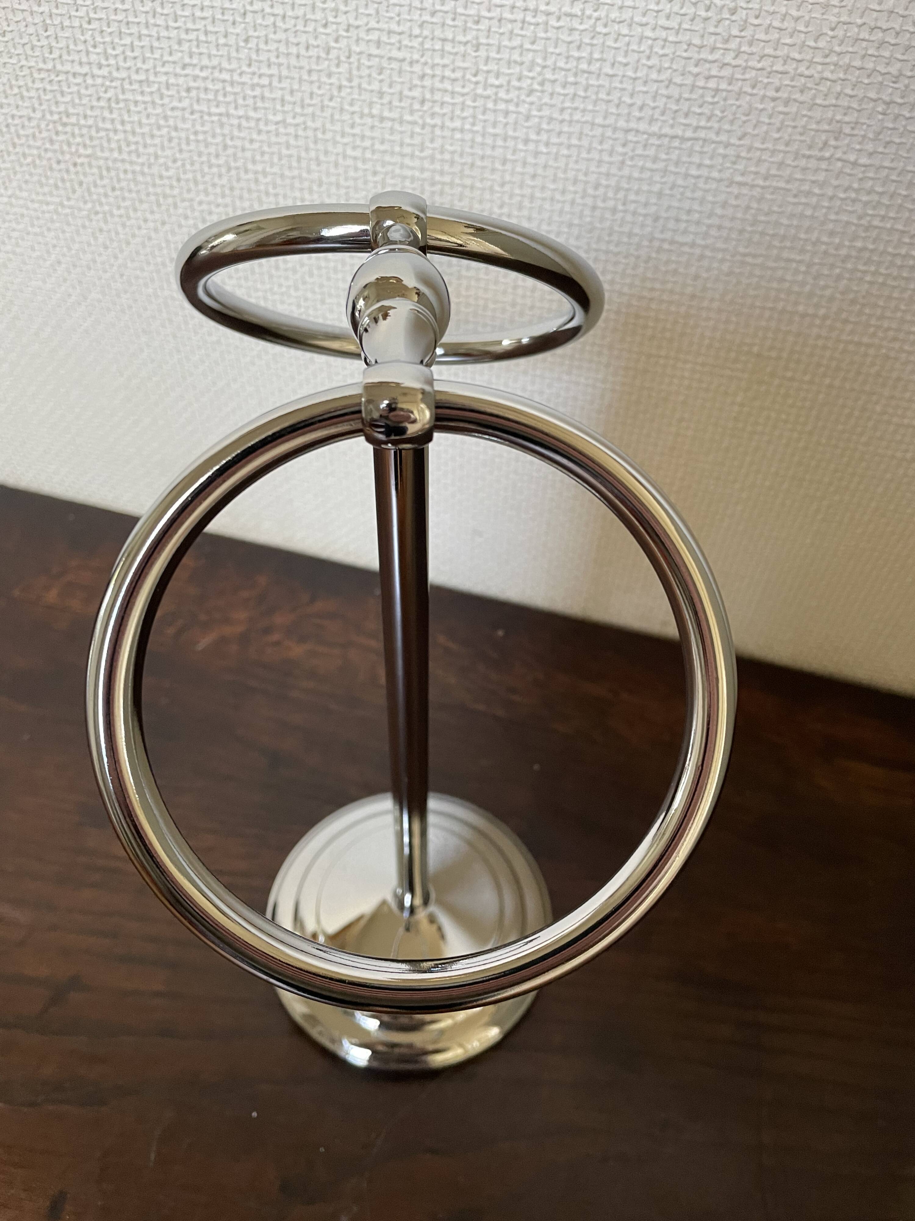 Chrome countertop towel rack