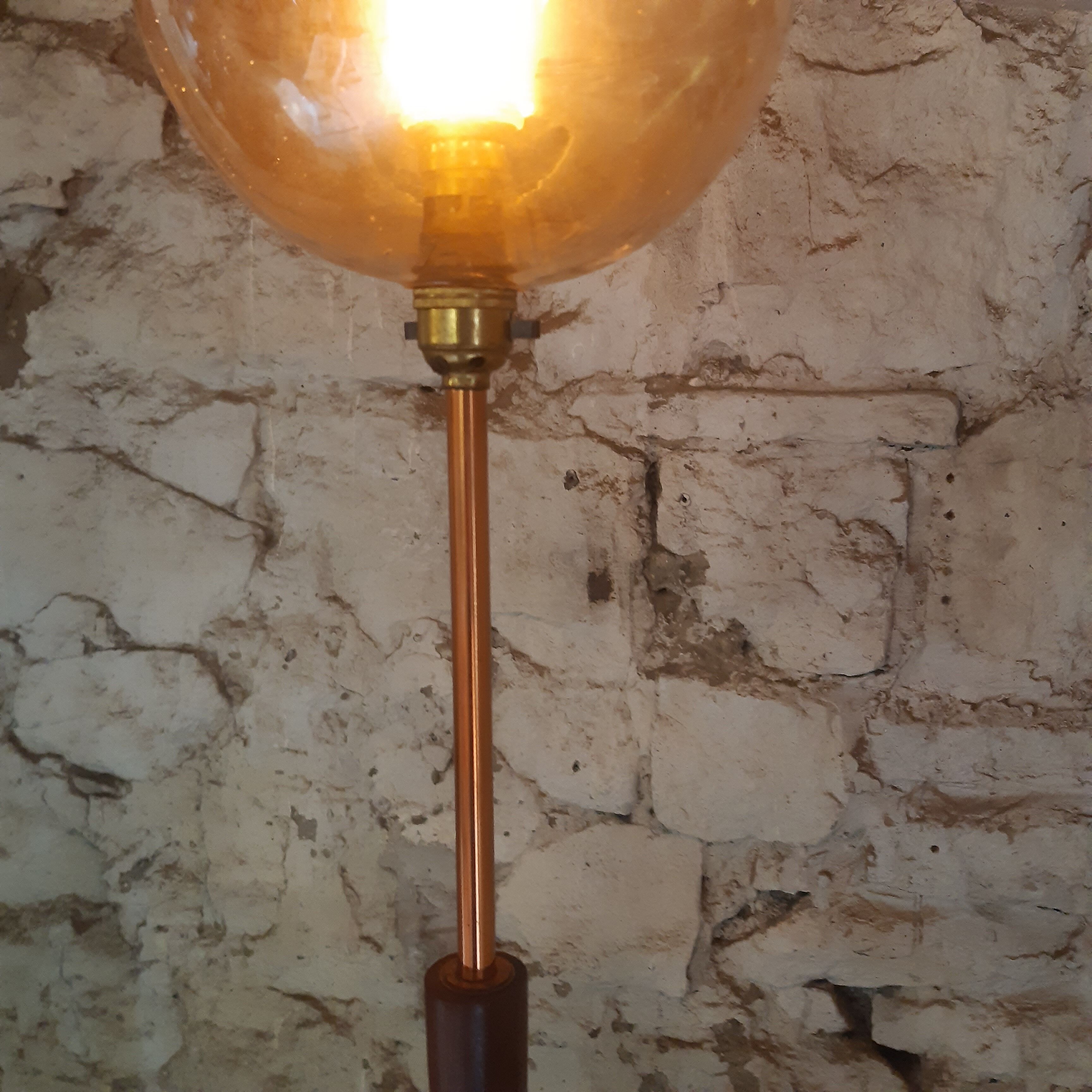 Lampadaire en teck du milieu du siècle