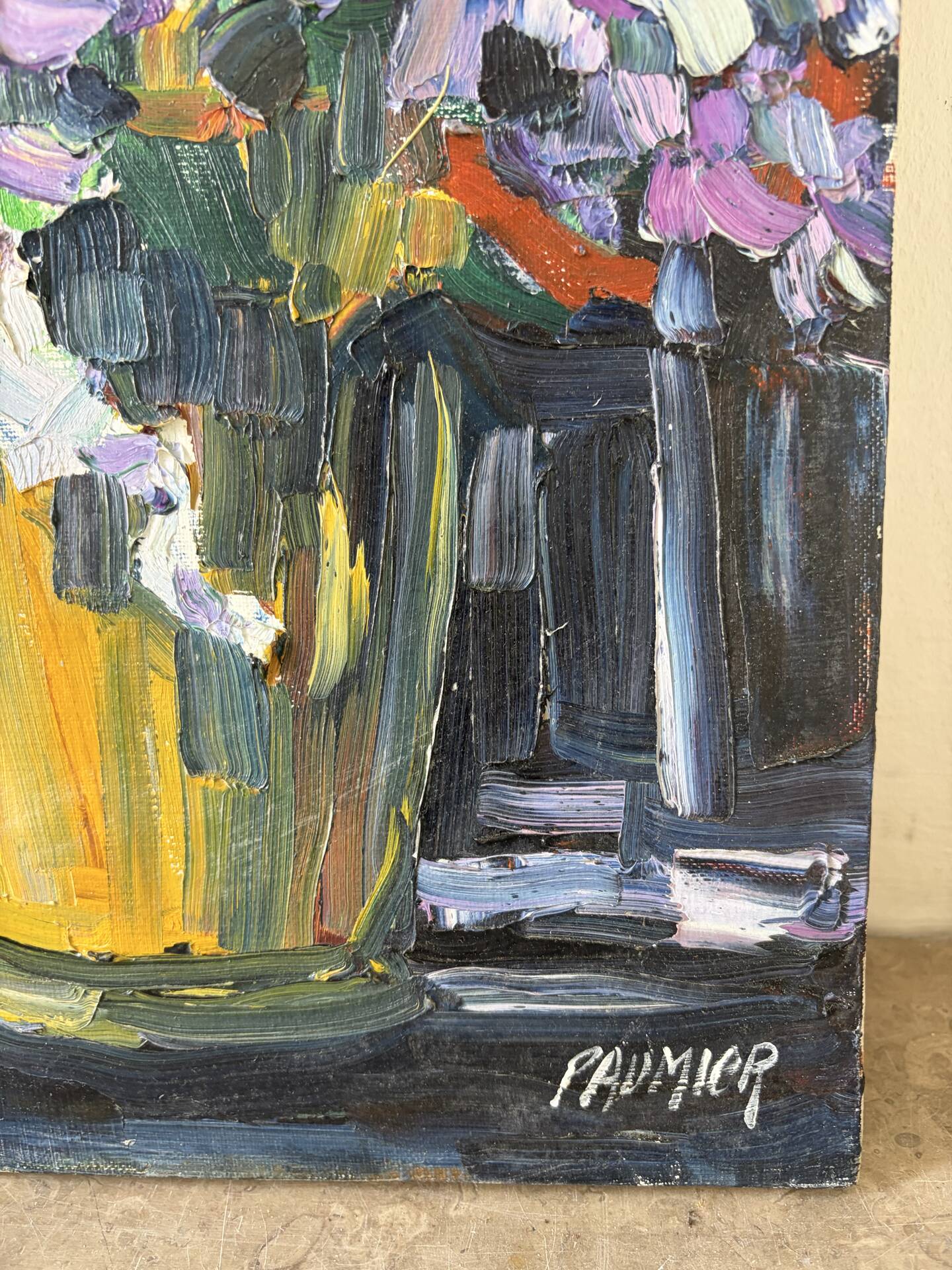 Violet bouquet at the window, oil on canvas signed Lilas Paumier.