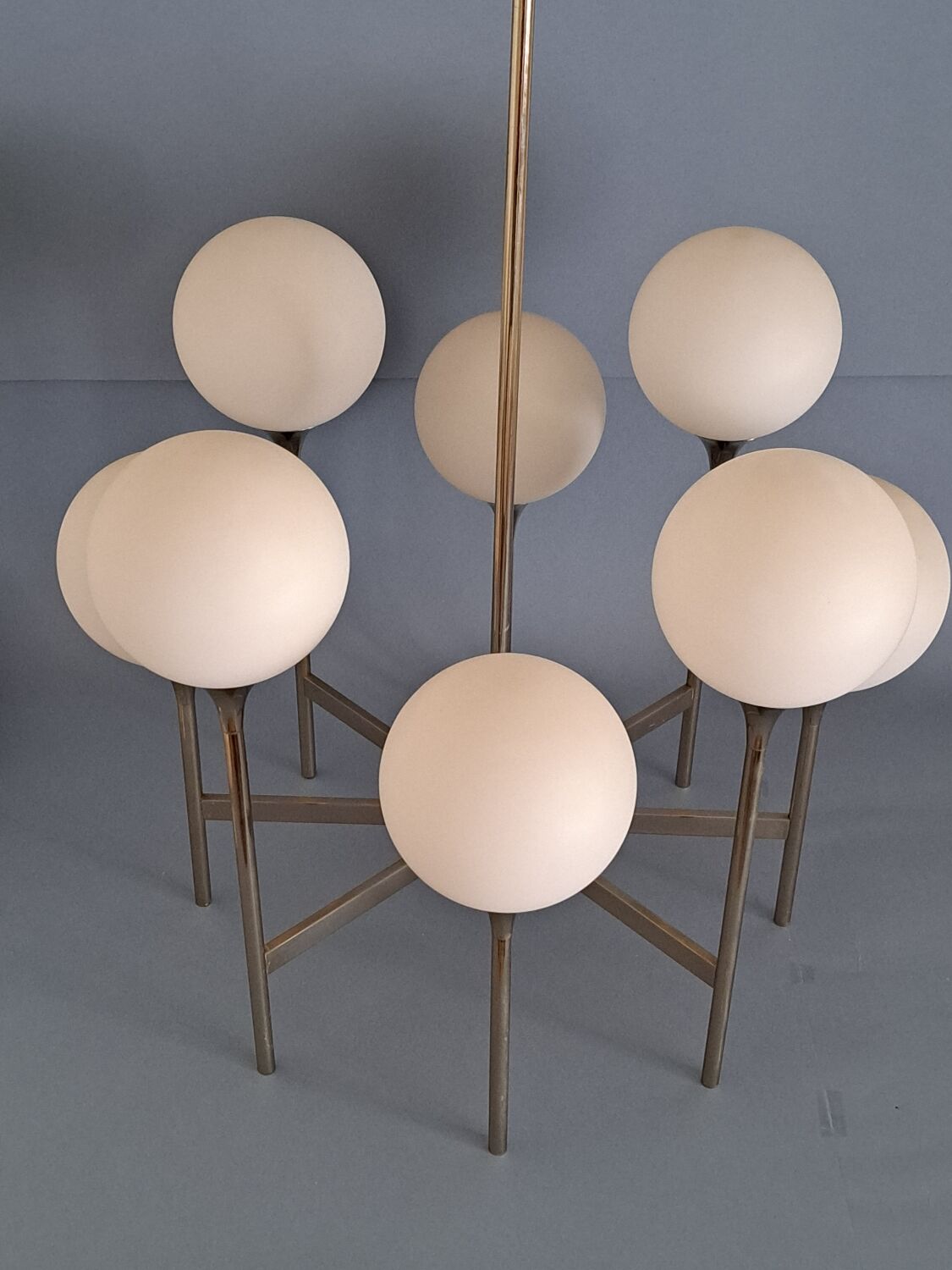 Chandelier Sciolari 8 balls in satin glass.