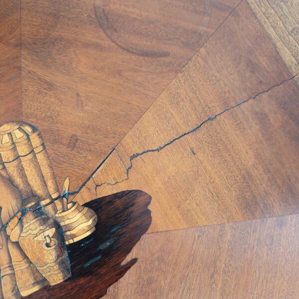 Table à plateau basculant anglaise du 19ème siècle dans le style Chinoiserie.