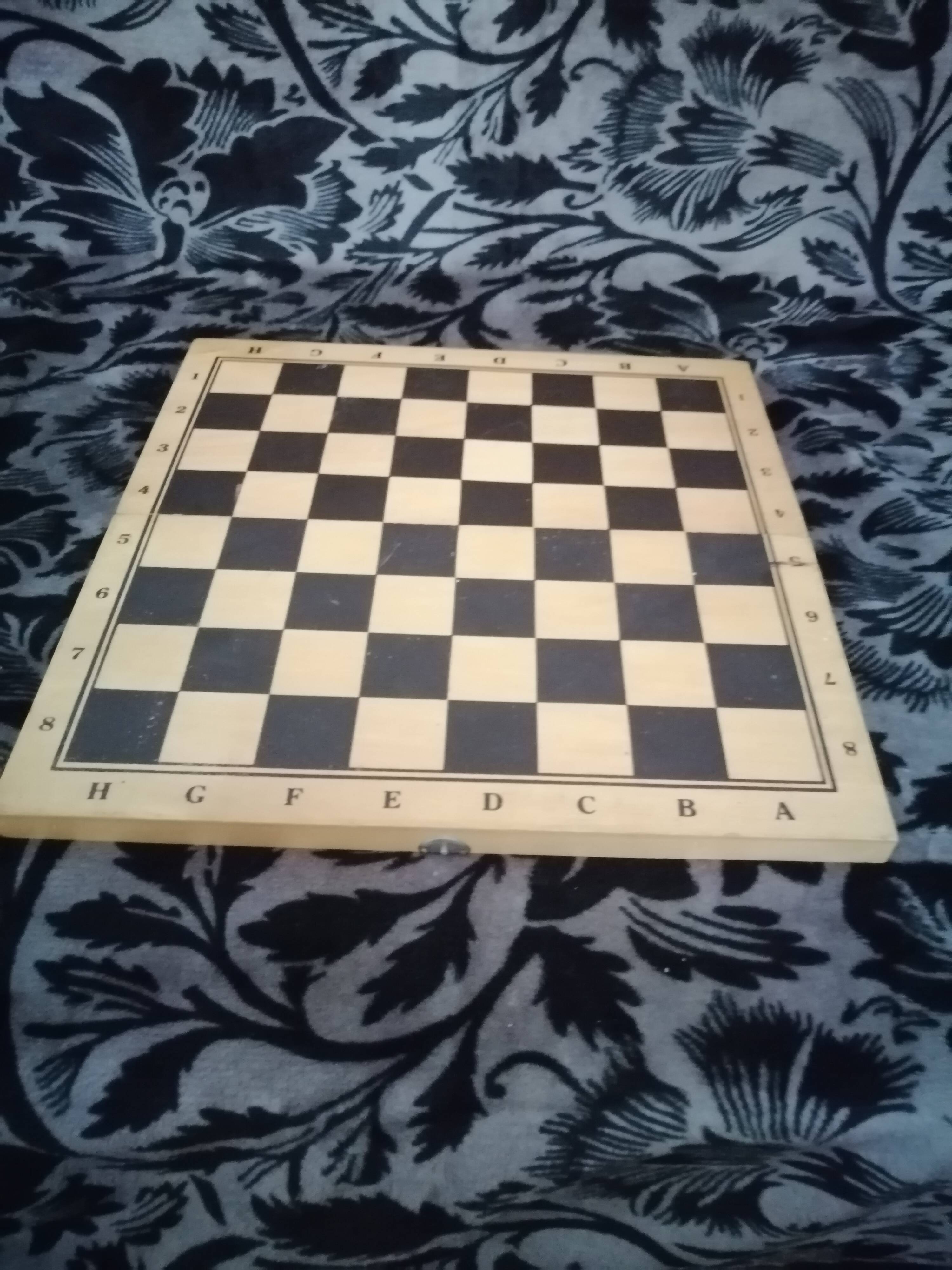 Chess set vintage foldable travel box