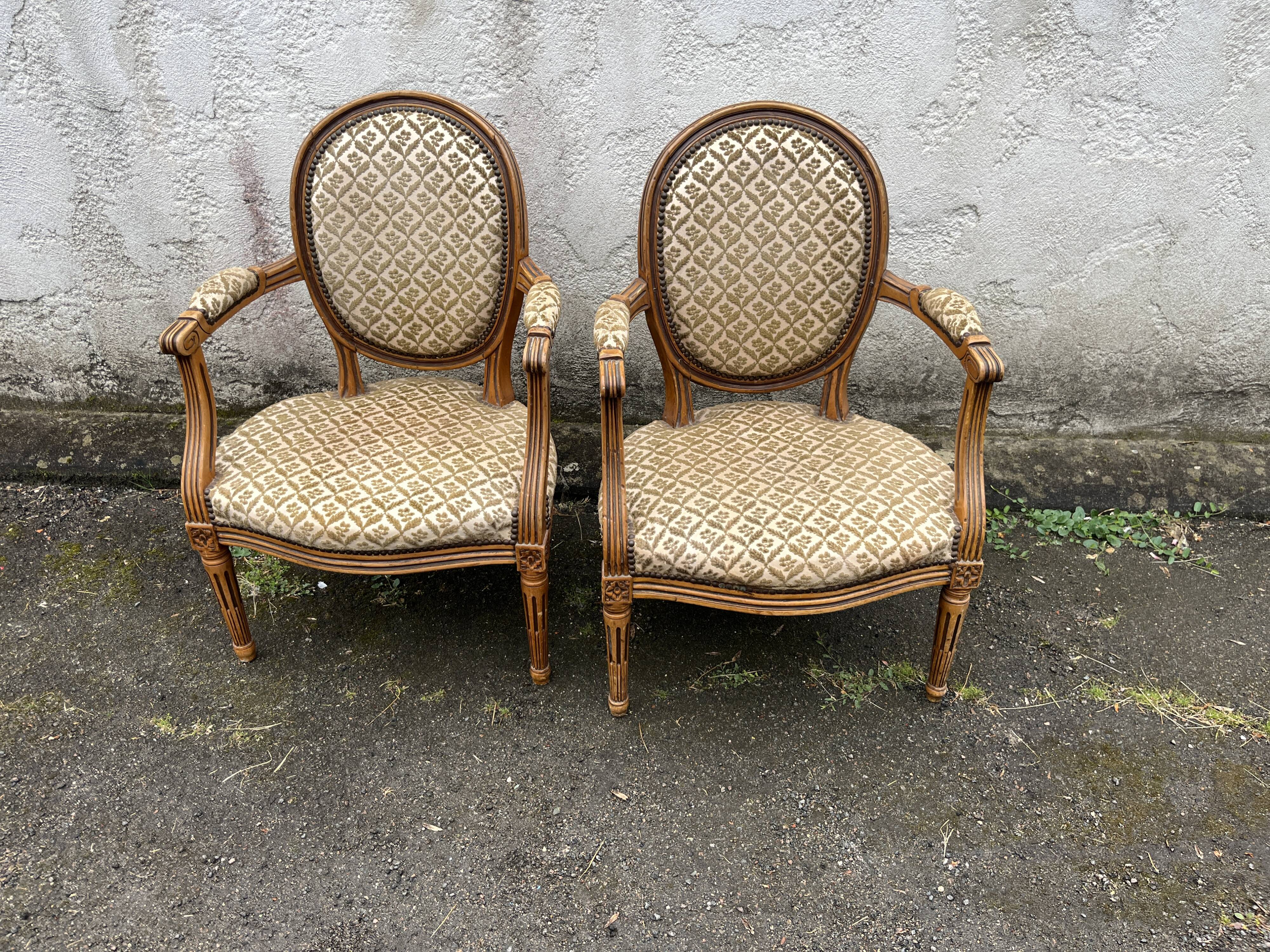 Pair of medallion armchairs in Louis XVI style – carved wood – floral fabric