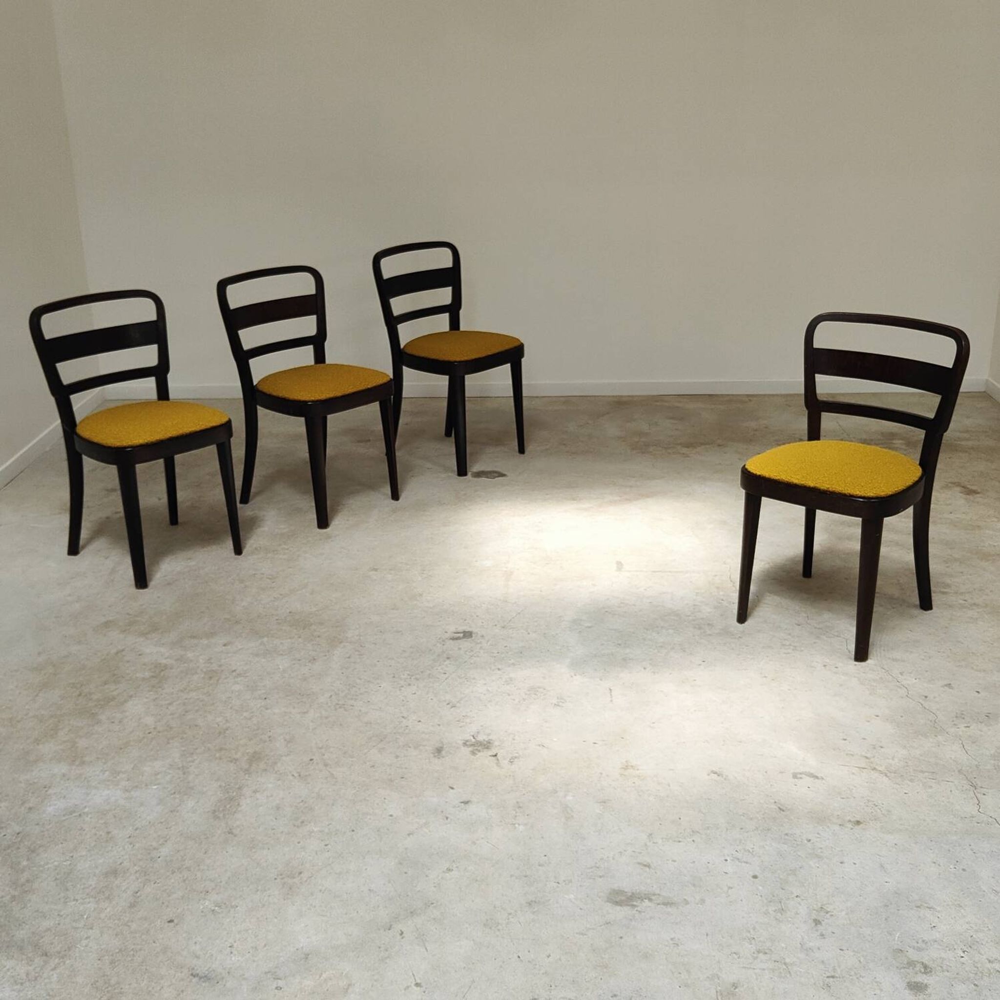 Lot de 4 chaises Thonet art déco 1930 , bouclette Jaune moutarde
