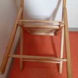 Folding chair in cannage